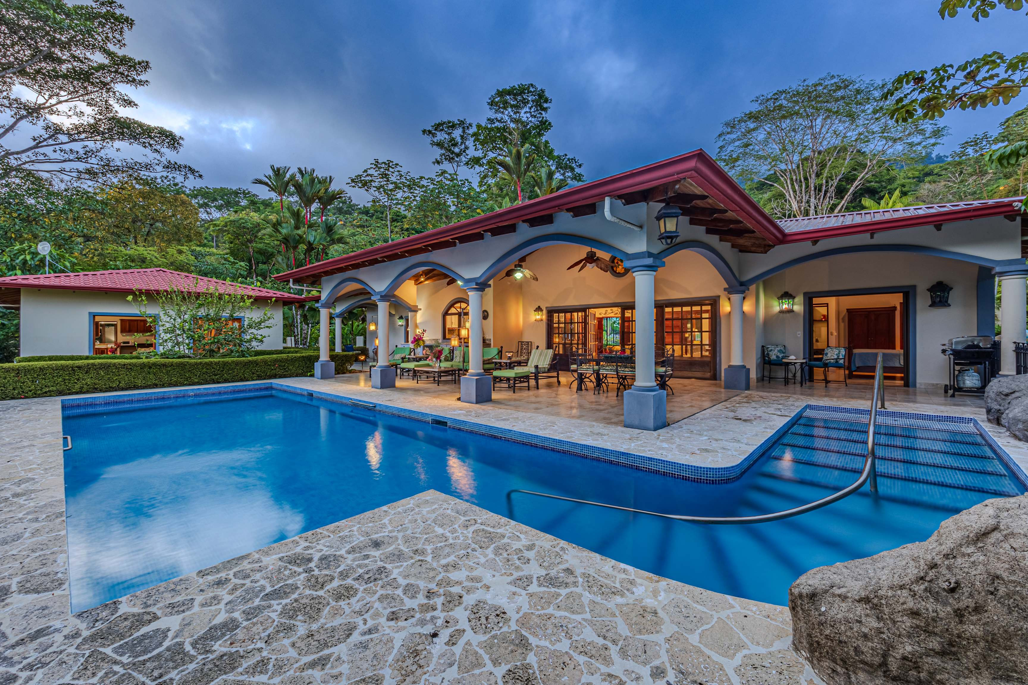 Estate with Private Casita (Casa de Jardin) in Ojochal property photo 4