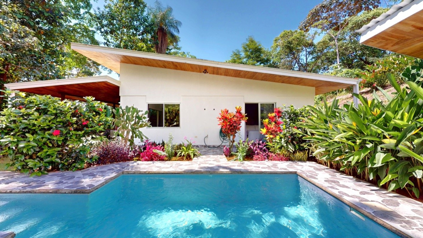 Solar-Powered Home in Ojochal in Ojochal, Costa Rica