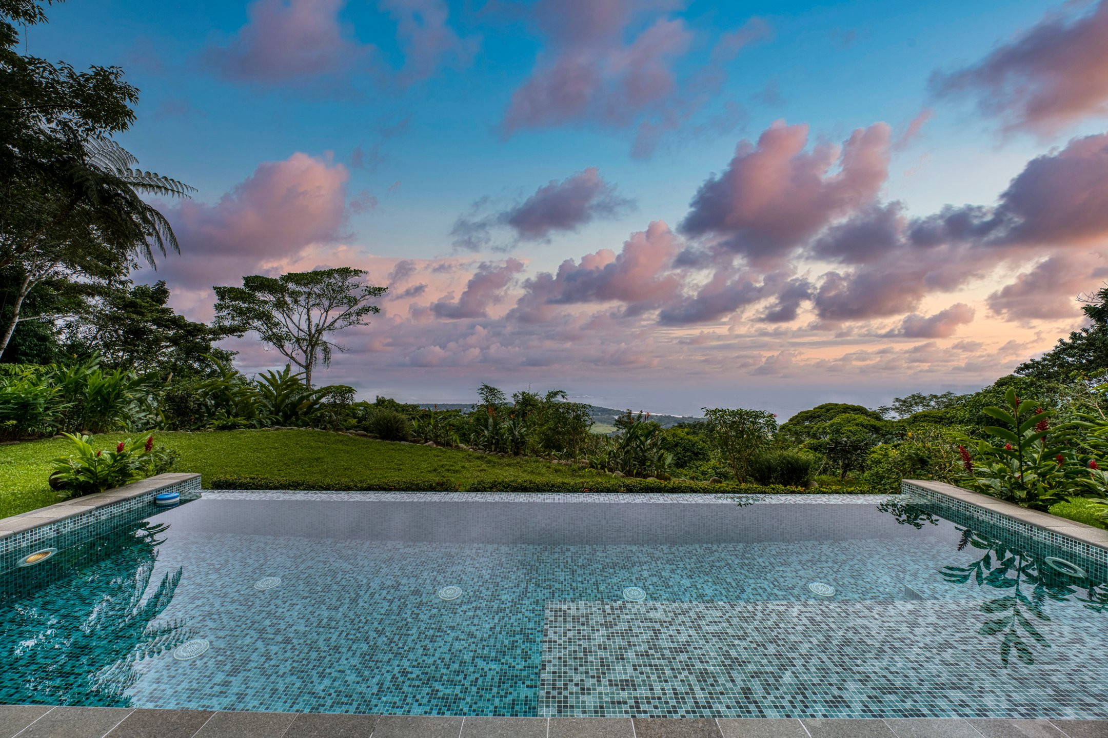 Luxury Whale’s Tail View Home (Casa Moses) in Uvita property photo 5