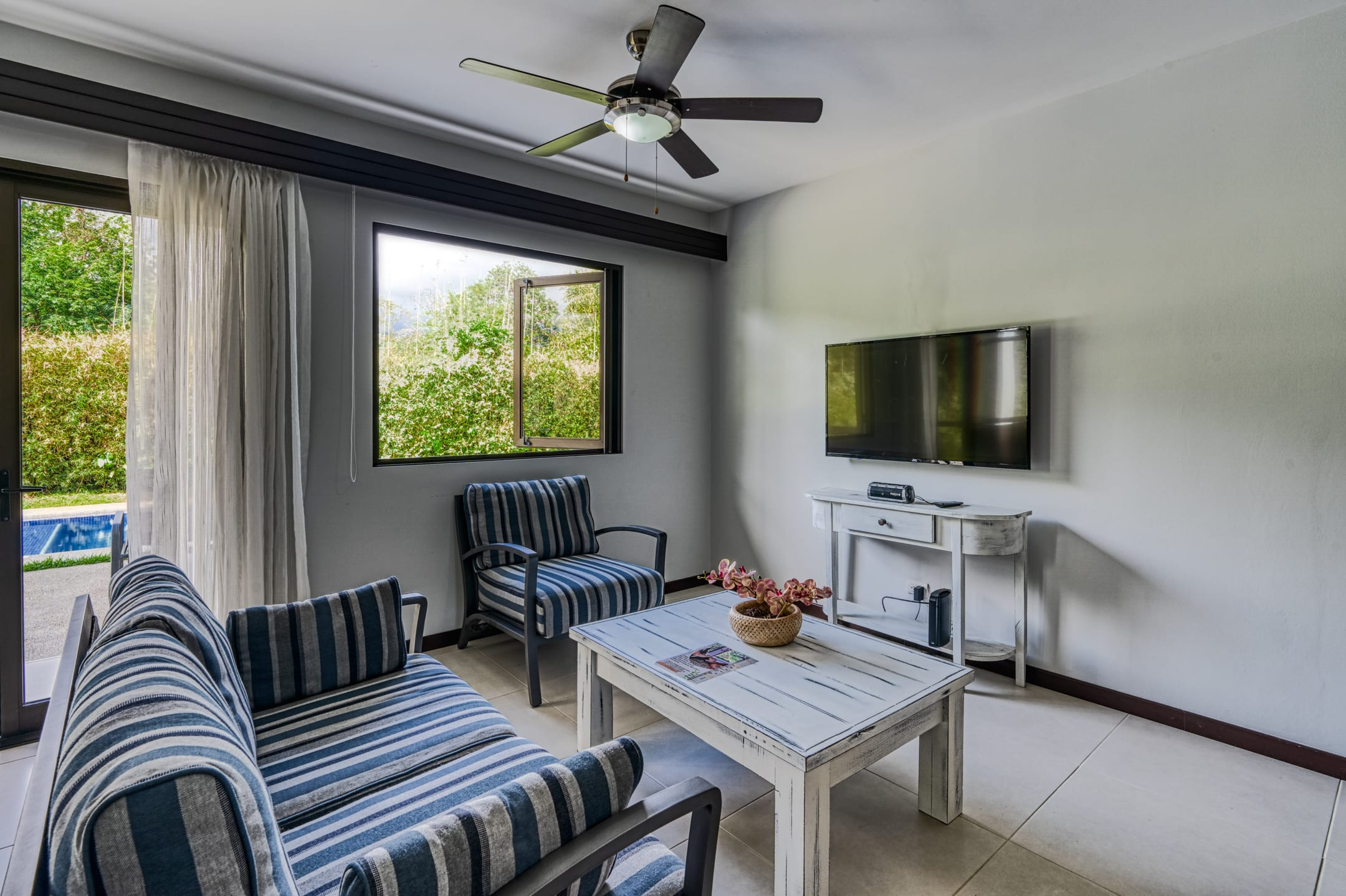 Modern Home with Pool in Central Uvita property photo 2