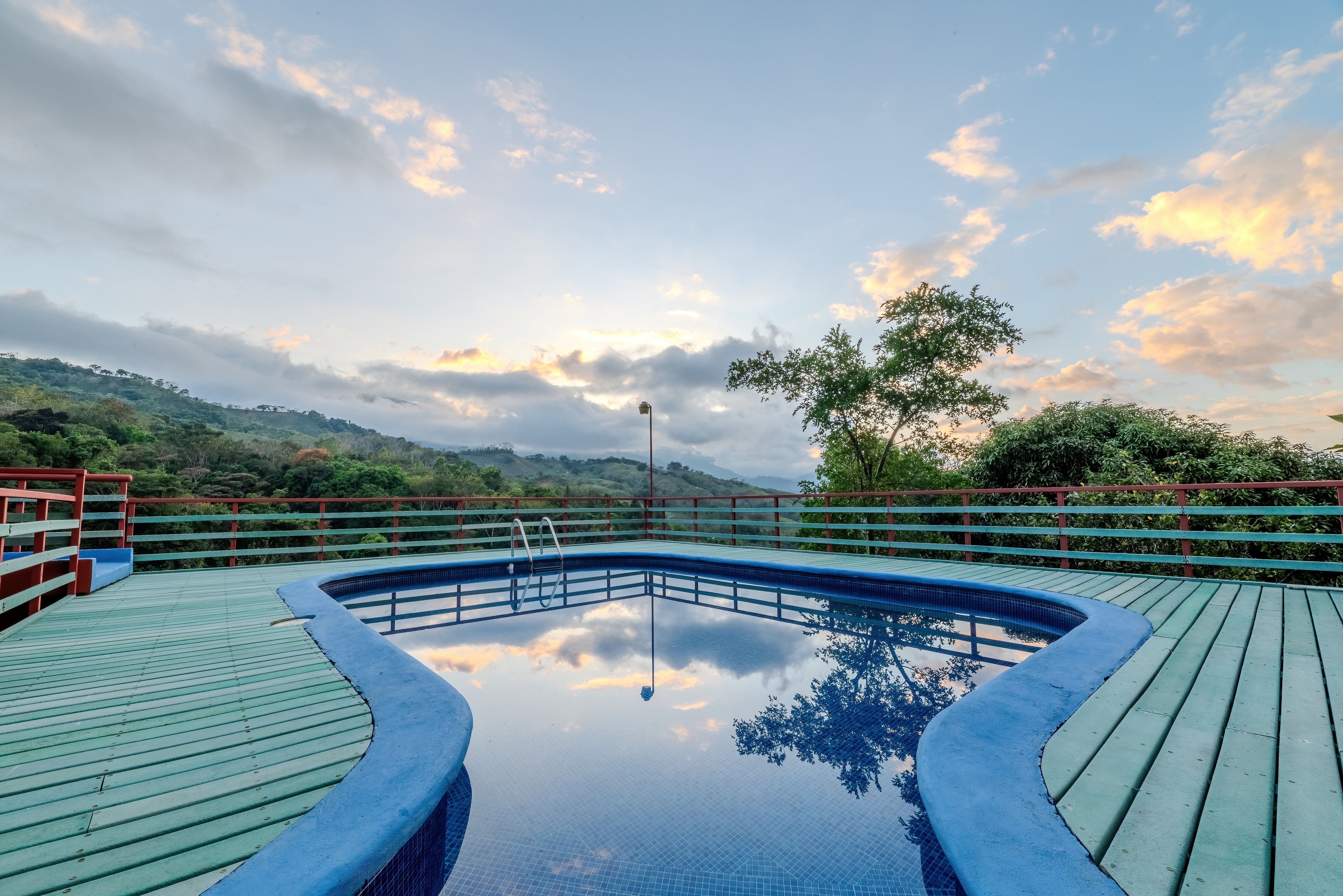 3-Cabin Mountain Compound (Casa Del Corazon) in Puriscal property photo 4