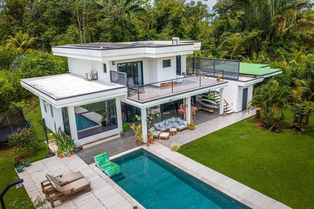 Modern 3-Bed Home in Ojochal | 3 Bed / 4 Bath