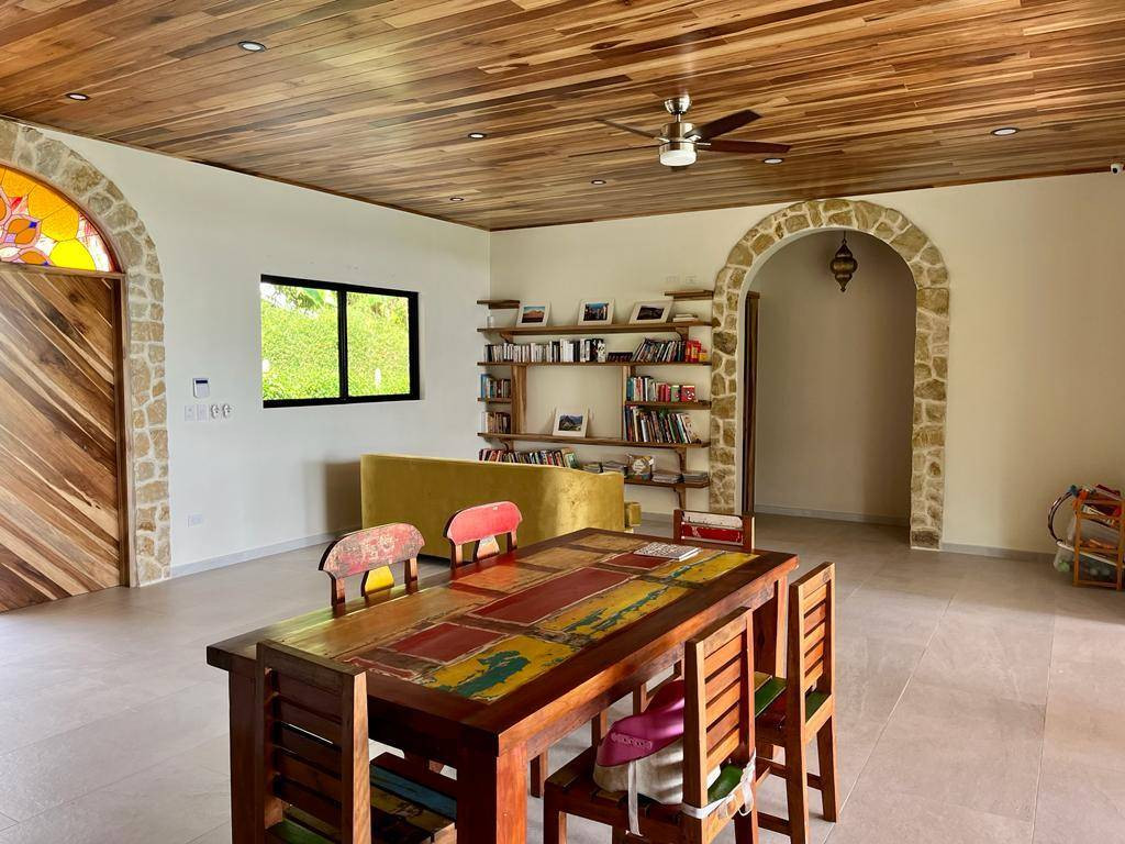 Architect-Finished Villa with Pool in Ojochal in Ojochal, Costa Rica