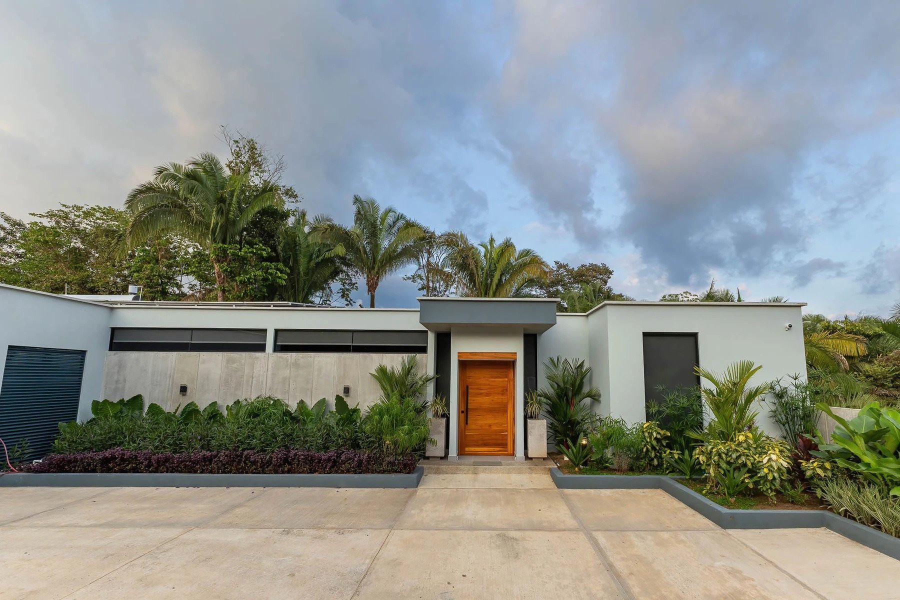 Contemporary 3-Bedroom Estate in Manuel Antonio property photo 3