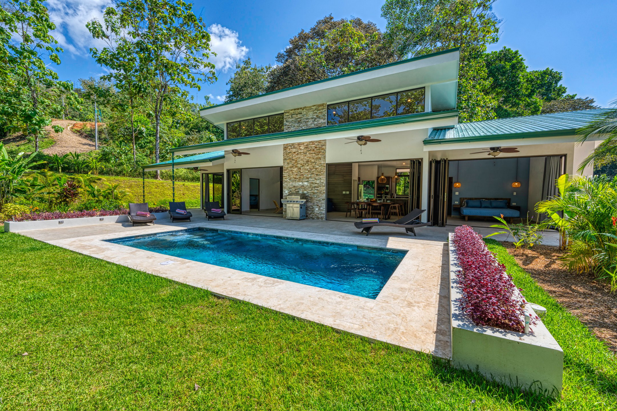 Modern 2-Bedroom Villa (Casa del Bosque) in Tulpa Ridge, Matapalo in Quepos, Costa Rica
