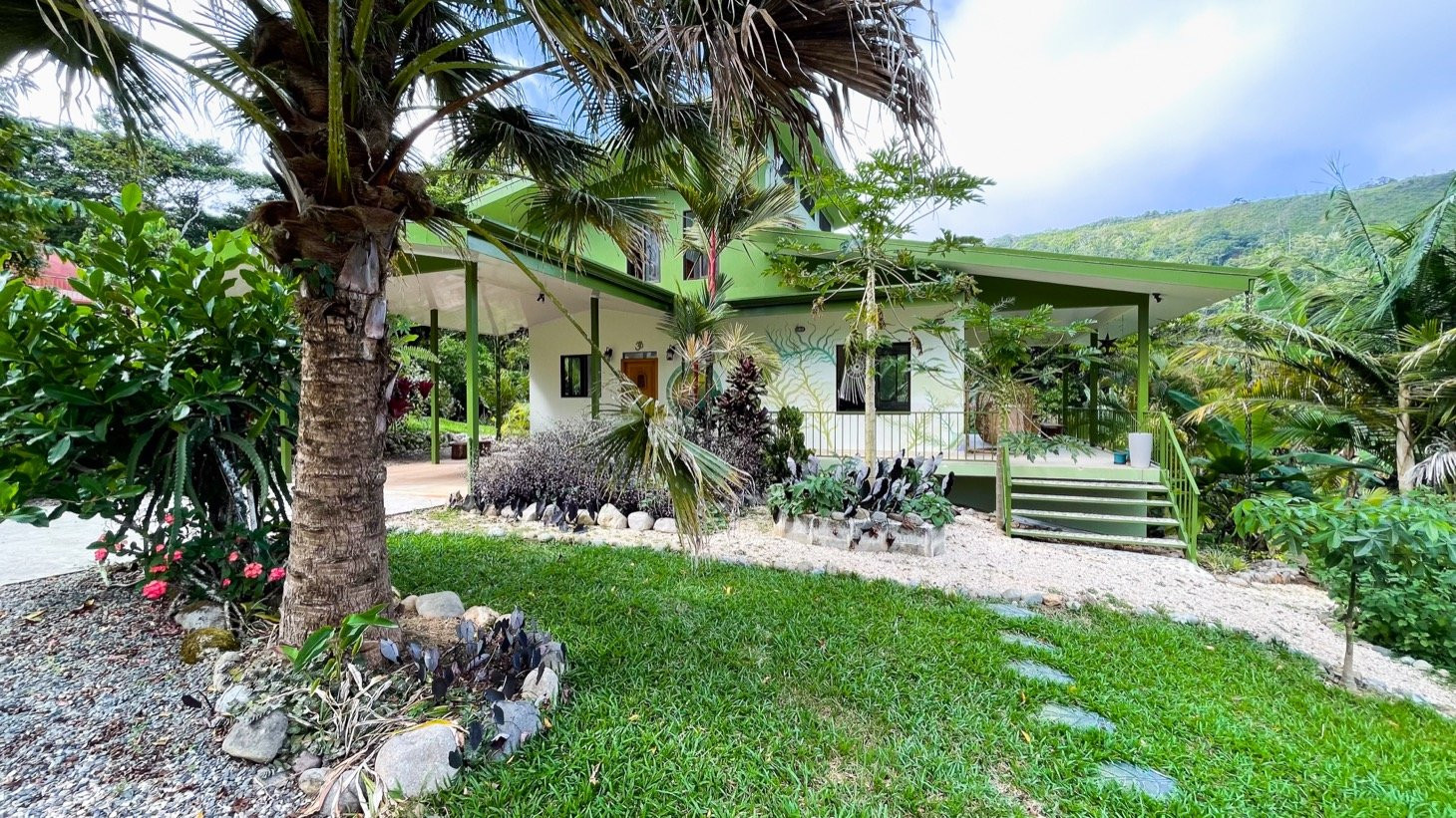 Holistic Retreat Estate in Serenity Gardens, Near Ojochal in Ojochal, Costa Rica