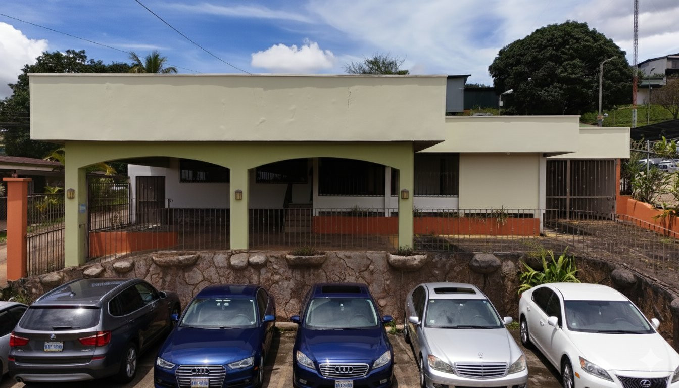 Commercial Office Building in San Isidro de El General property photo 2