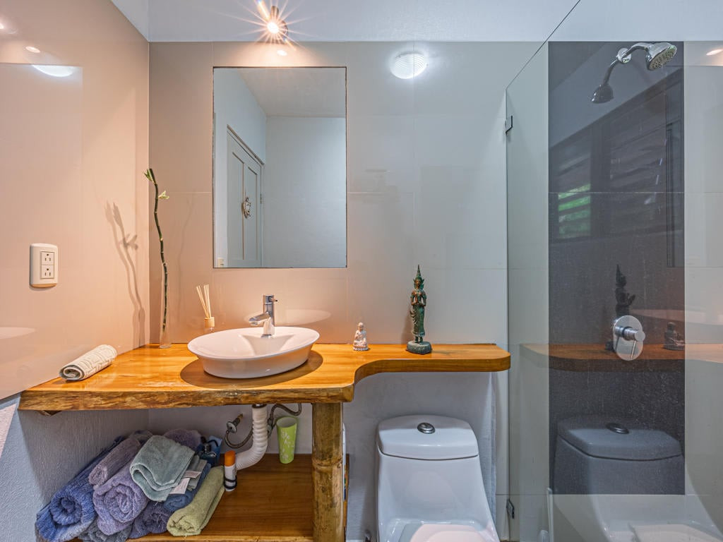 Luxury Home (Villa Tres Vistas) on Calle Perezoso, Ojochal in Ojochal, Costa Rica