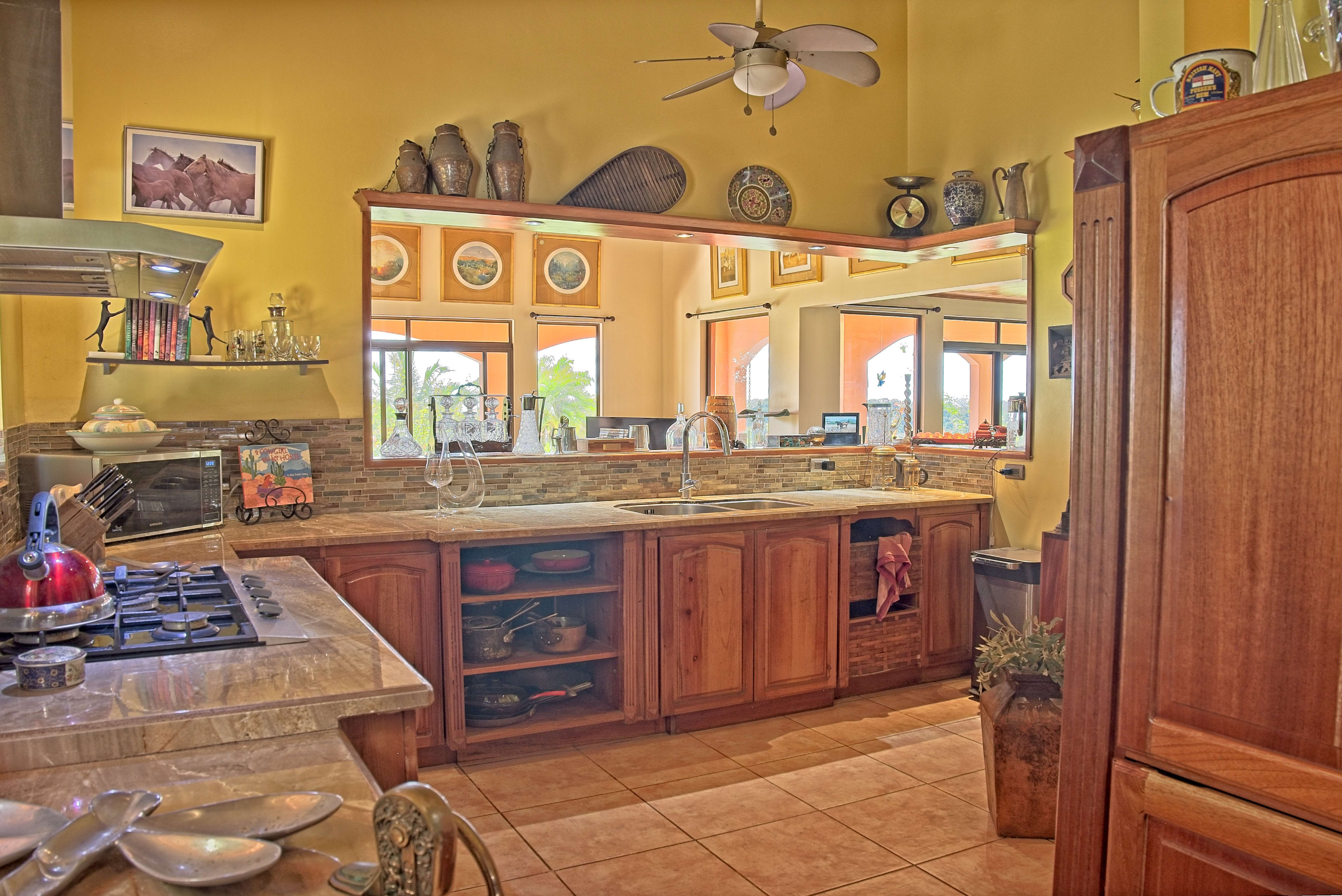Spanish-Style Villa (Casa Los Jardines) in Platanillo property photo 4