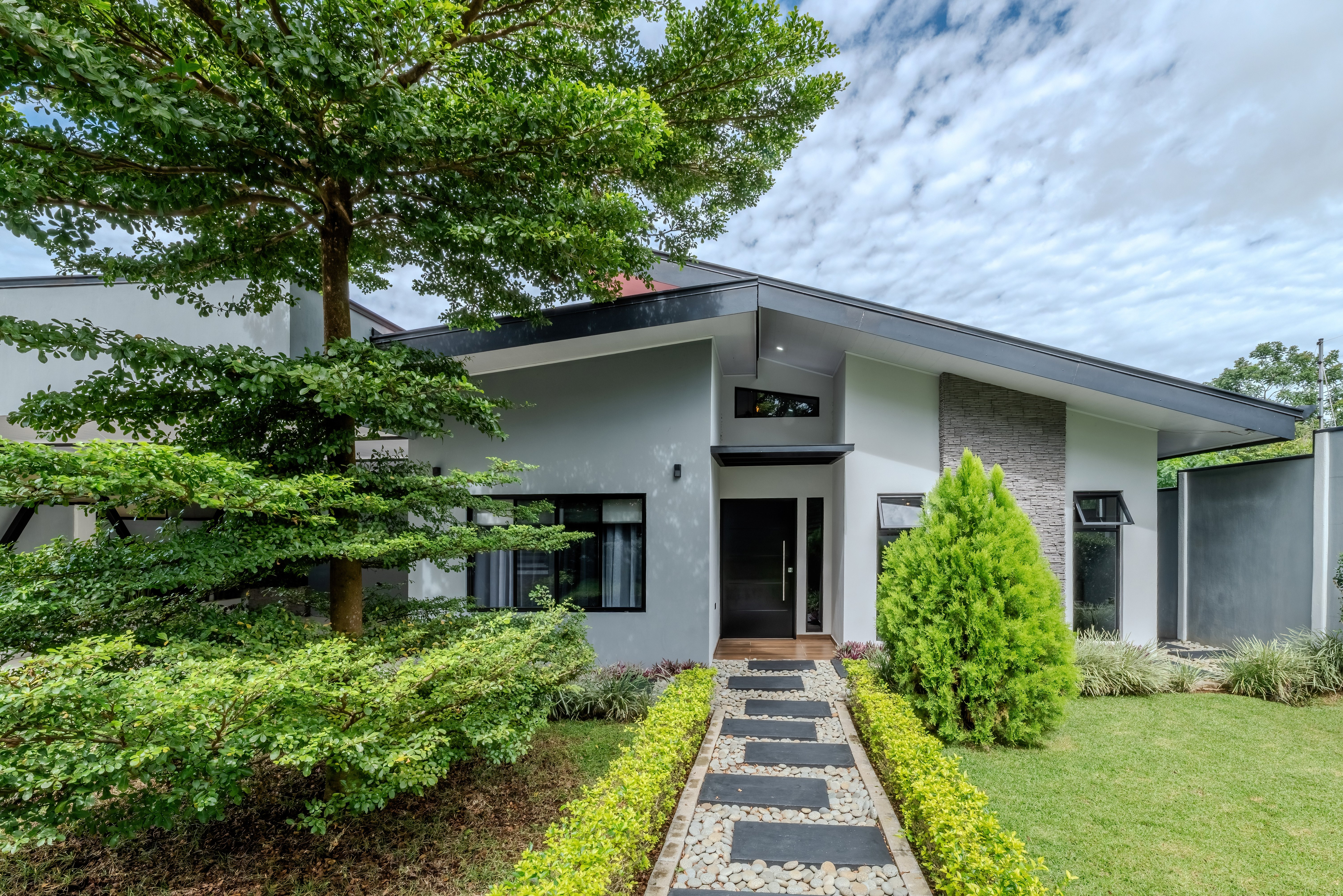 Modern Home Near San Isidro de El General property photo 2