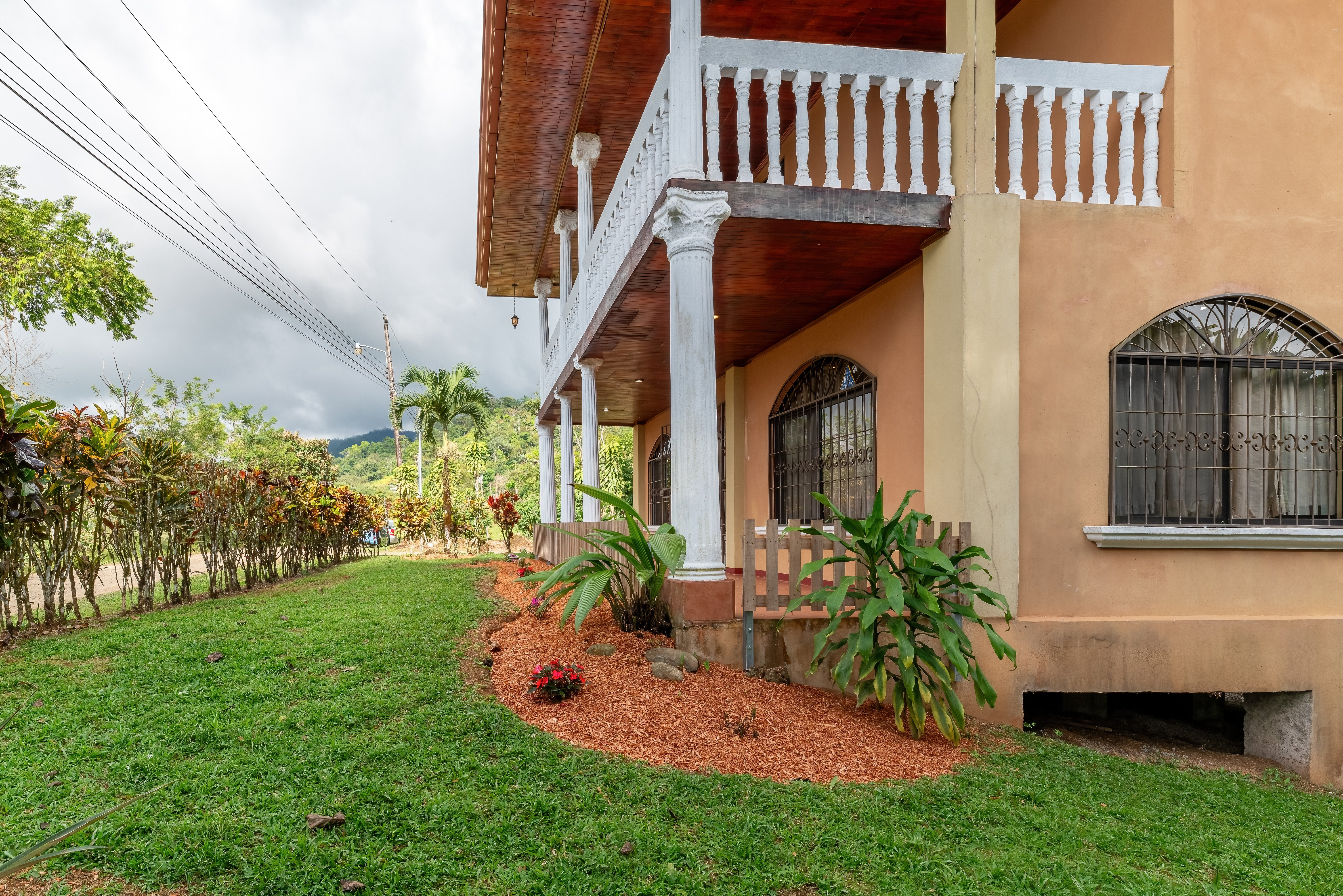 Colonial-Style Home in Tinamastes property photo 2
