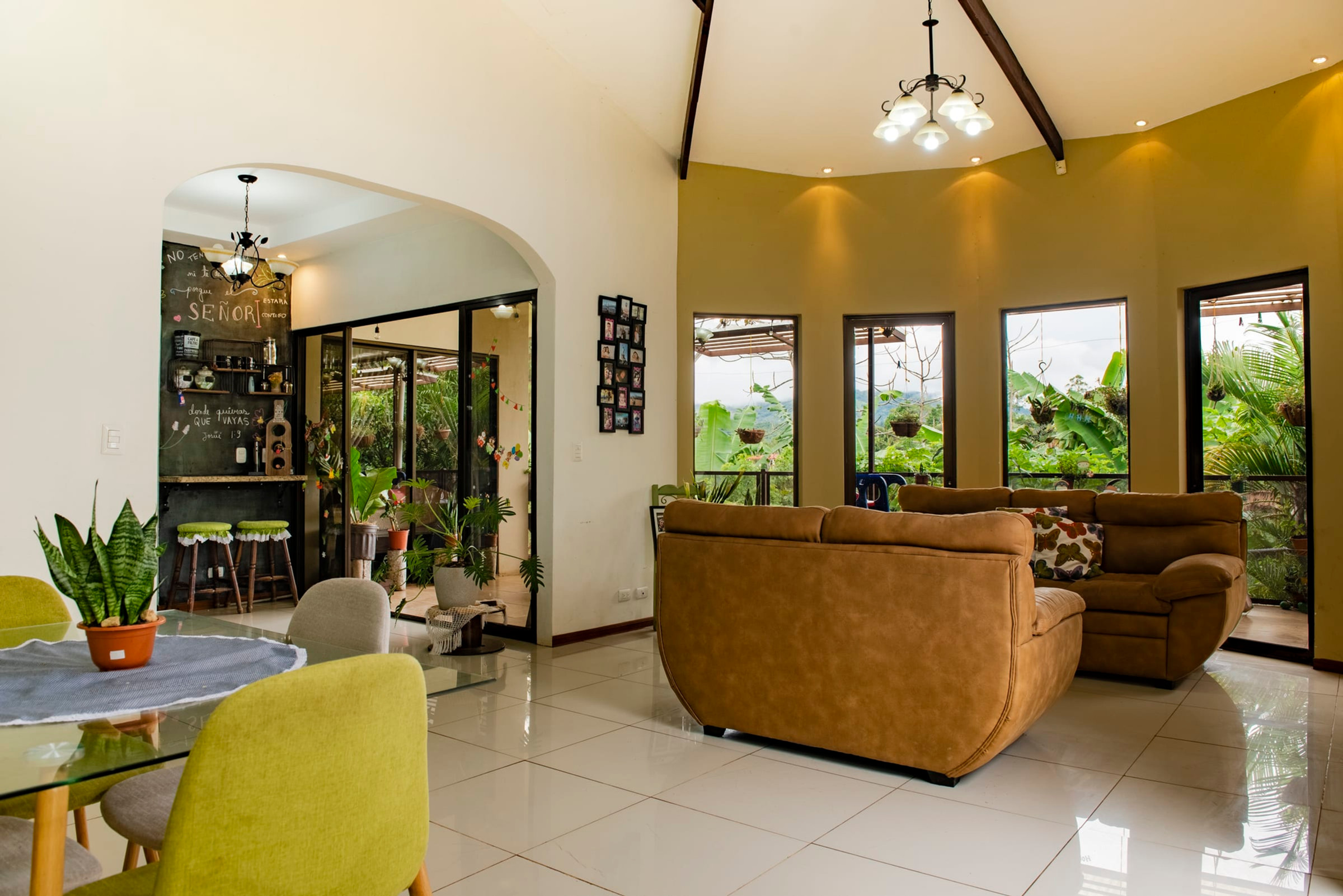 Furnished 4-Bedroom Home in Perez Zeledon property photo 2