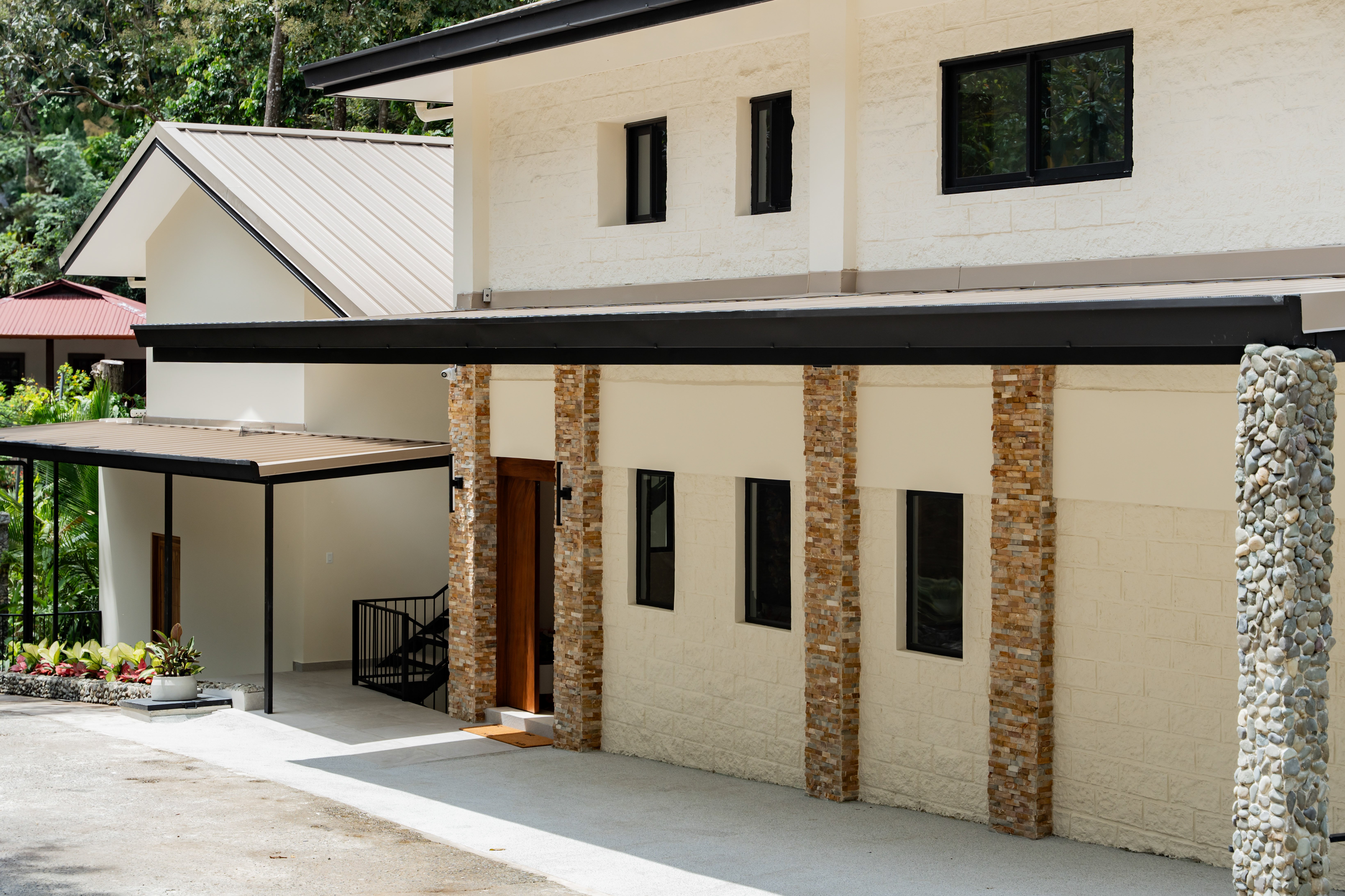 Turnkey 9-Suite Ocean View Estate in Manuel Antonio property photo 4