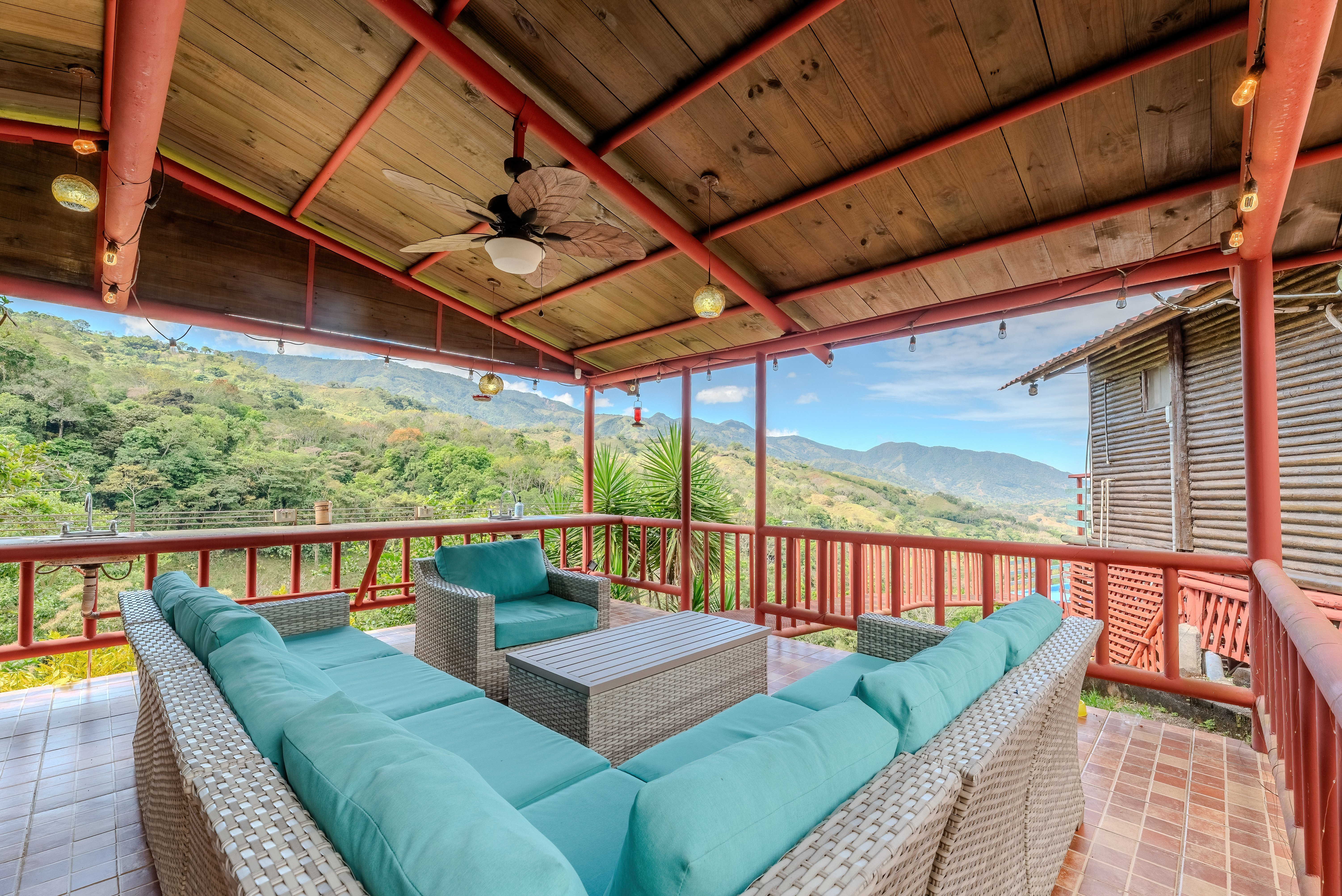3-Cabin Mountain Compound (Casa Del Corazon) in Puriscal property photo 3
