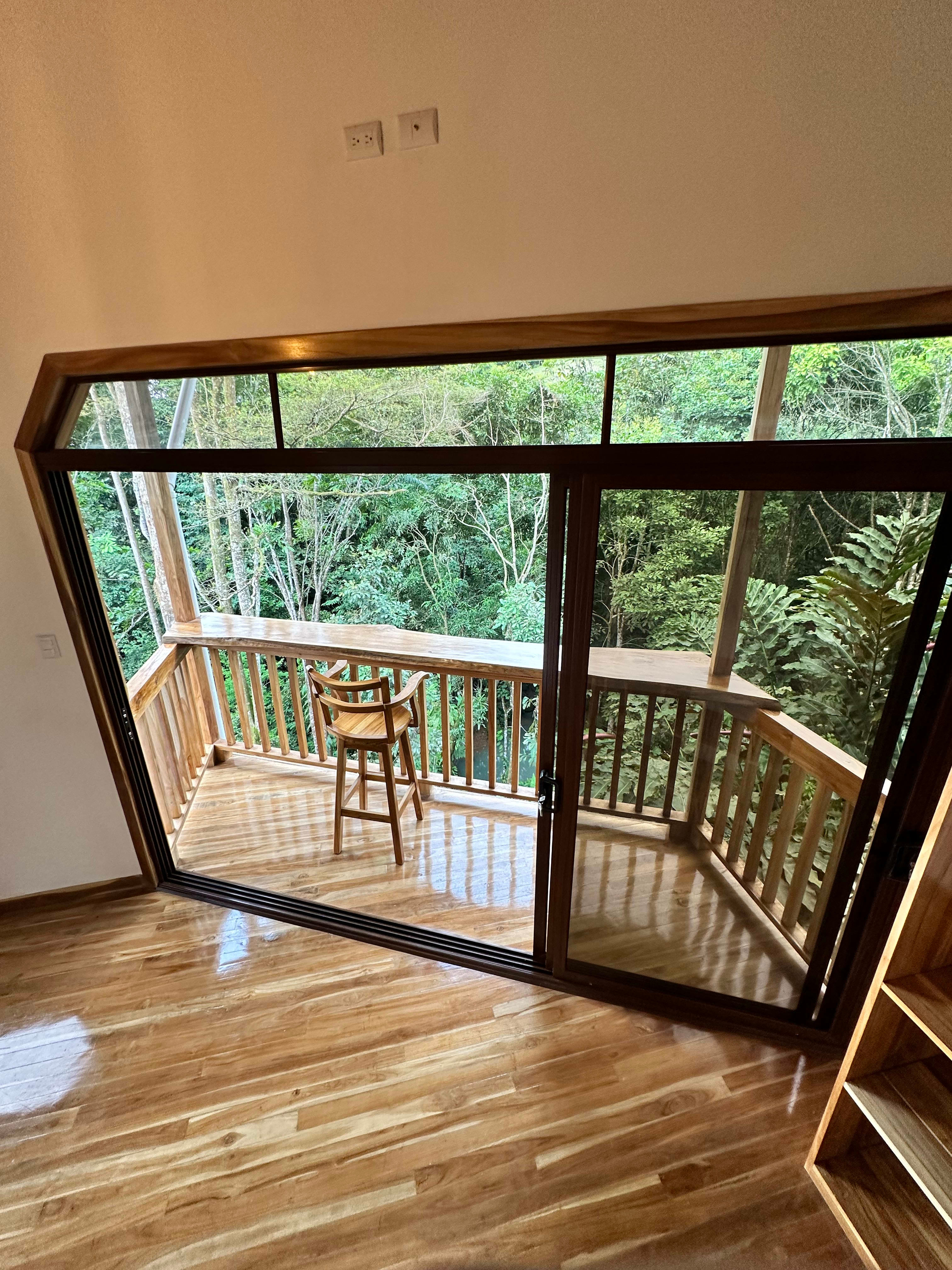 Luxury Teak Home in Las Tumbas in San Isidro, Costa Rica