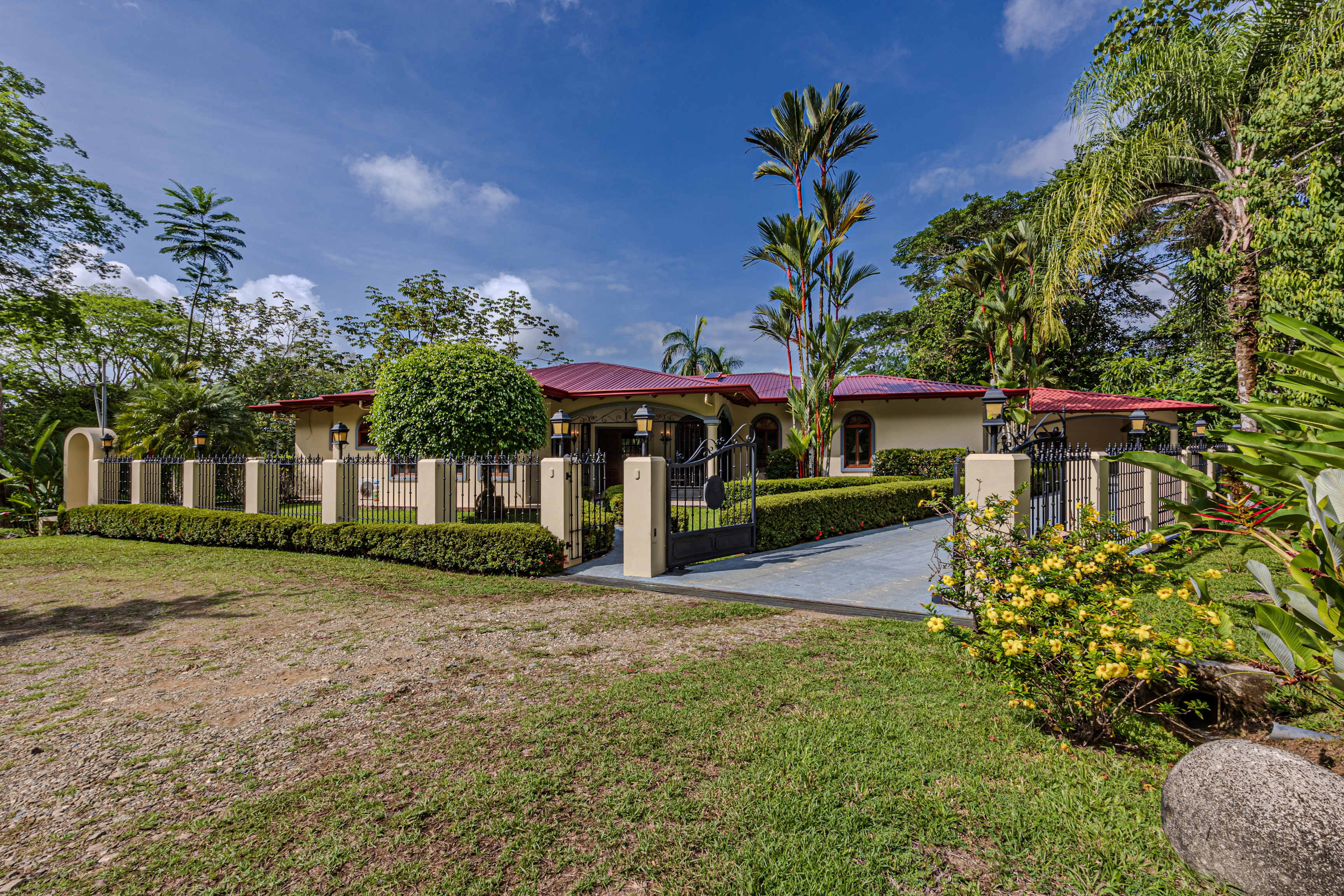 Estate with Private Casita (Casa de Jardin) in Ojochal property photo 3