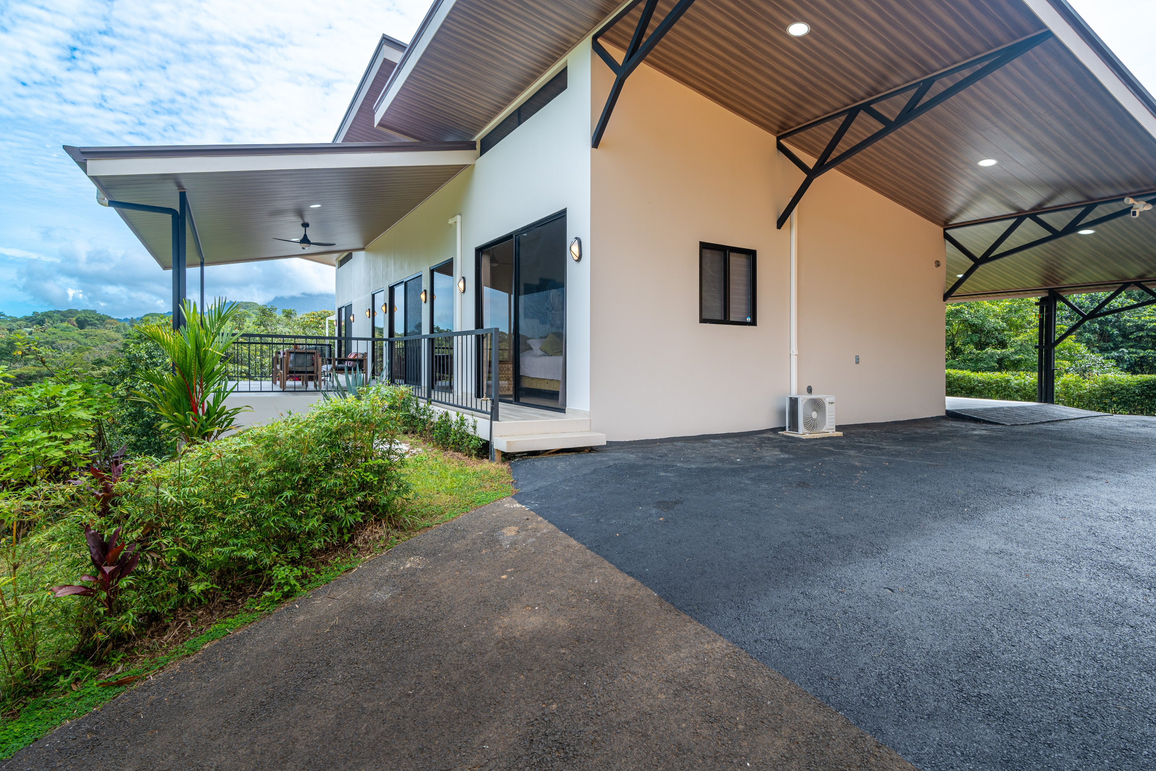 Modern Home in Finca Maranon, Ojochal property photo 3