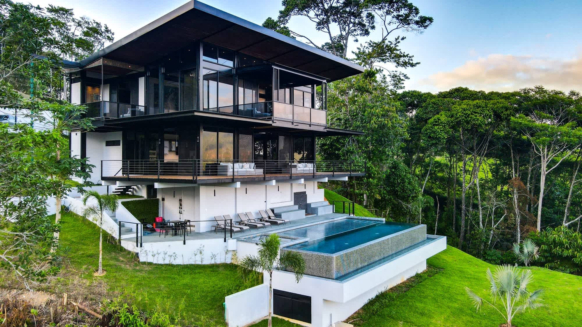 Modern Luxury Home in Escaleras property photo 3