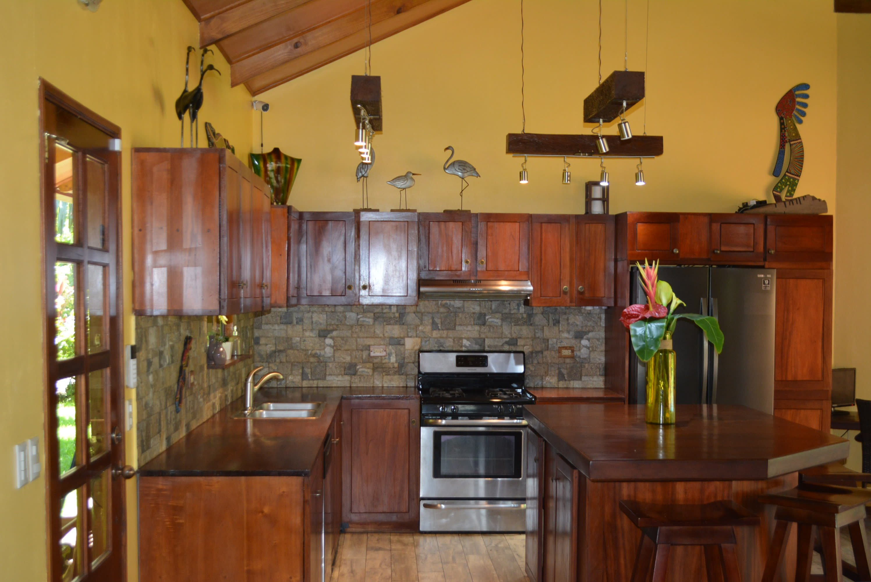 Riverfront Home (Casa De La Mariposa Amarillo) in Sierpe property photo 4