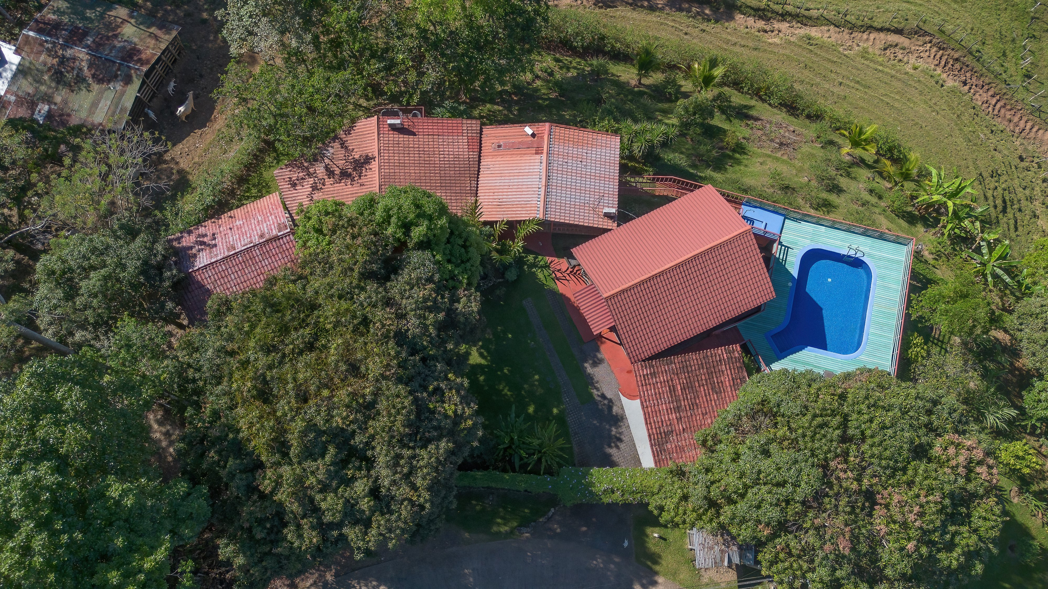 3-Cabin Mountain Compound (Casa Del Corazon) in Puriscal property photo 2