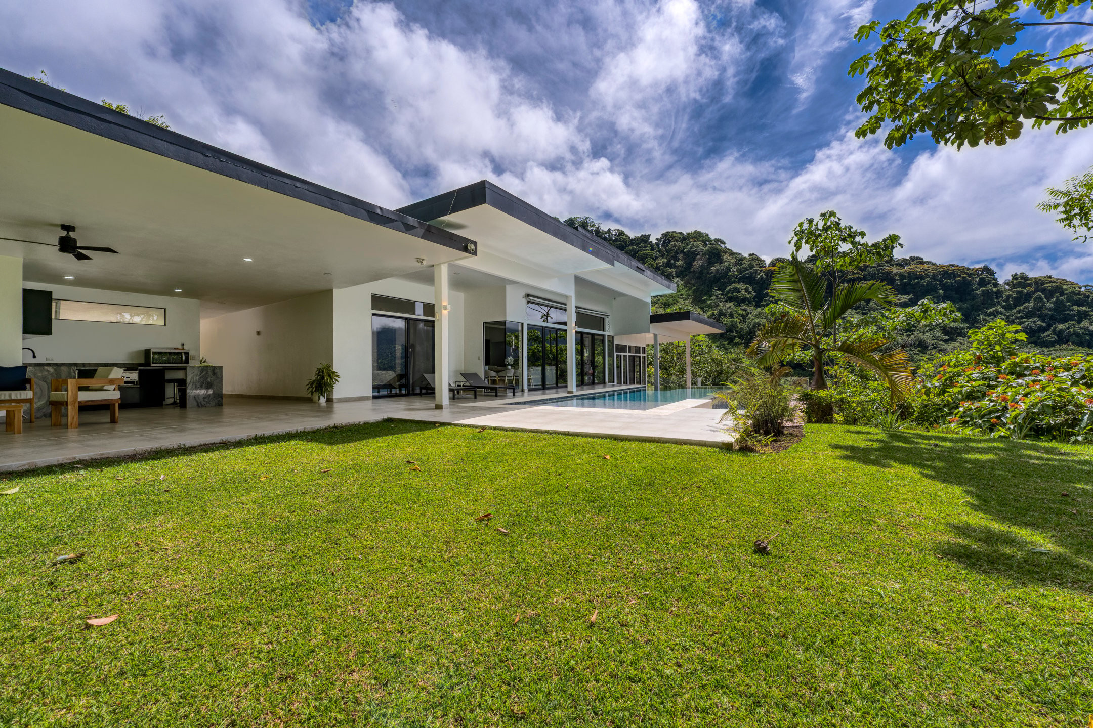 Luxury Estate in Manuel Antonio property photo 3