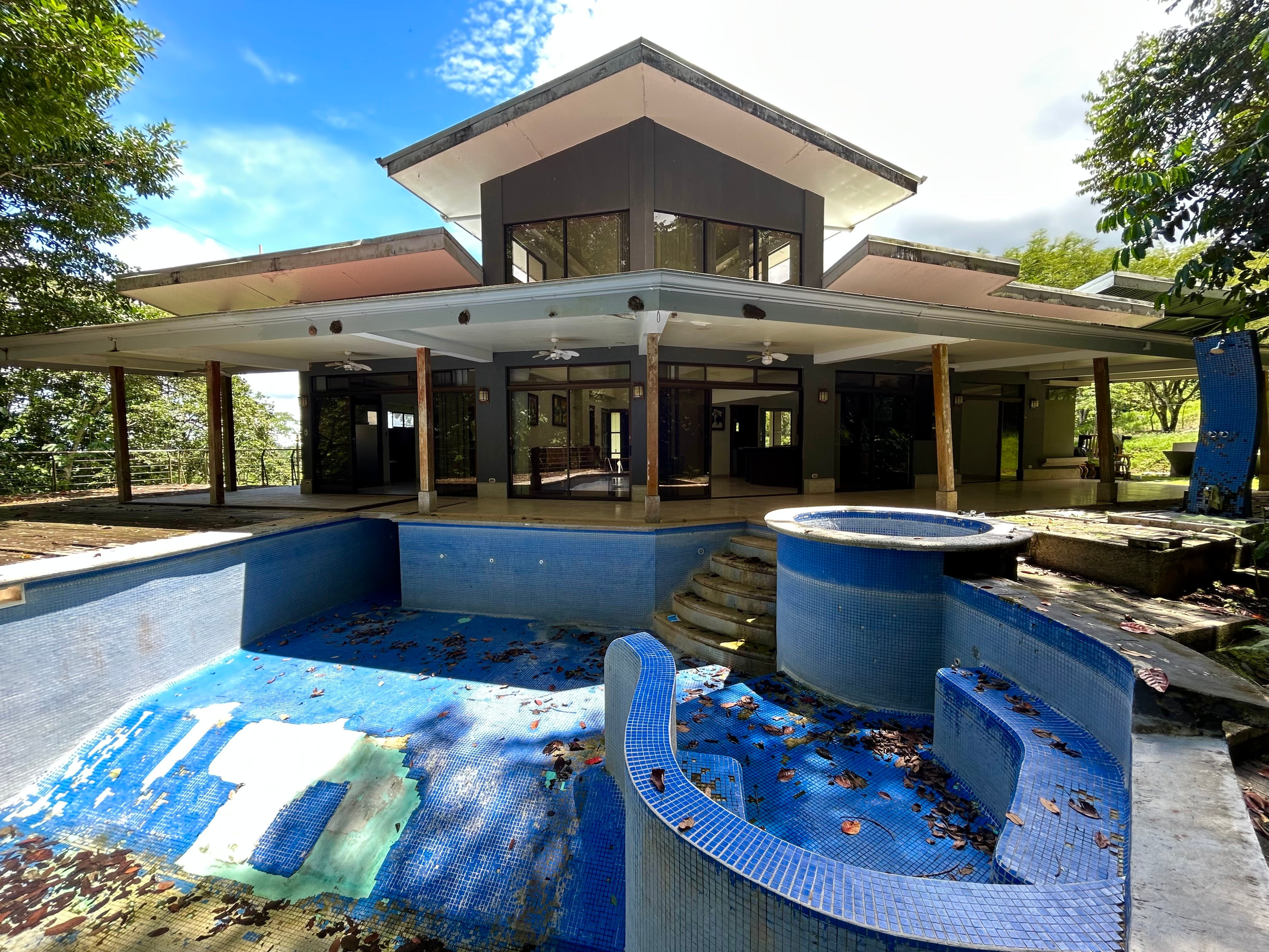 Fixer-Upper on 7.58 Acres in Palmar Norte property photo 4