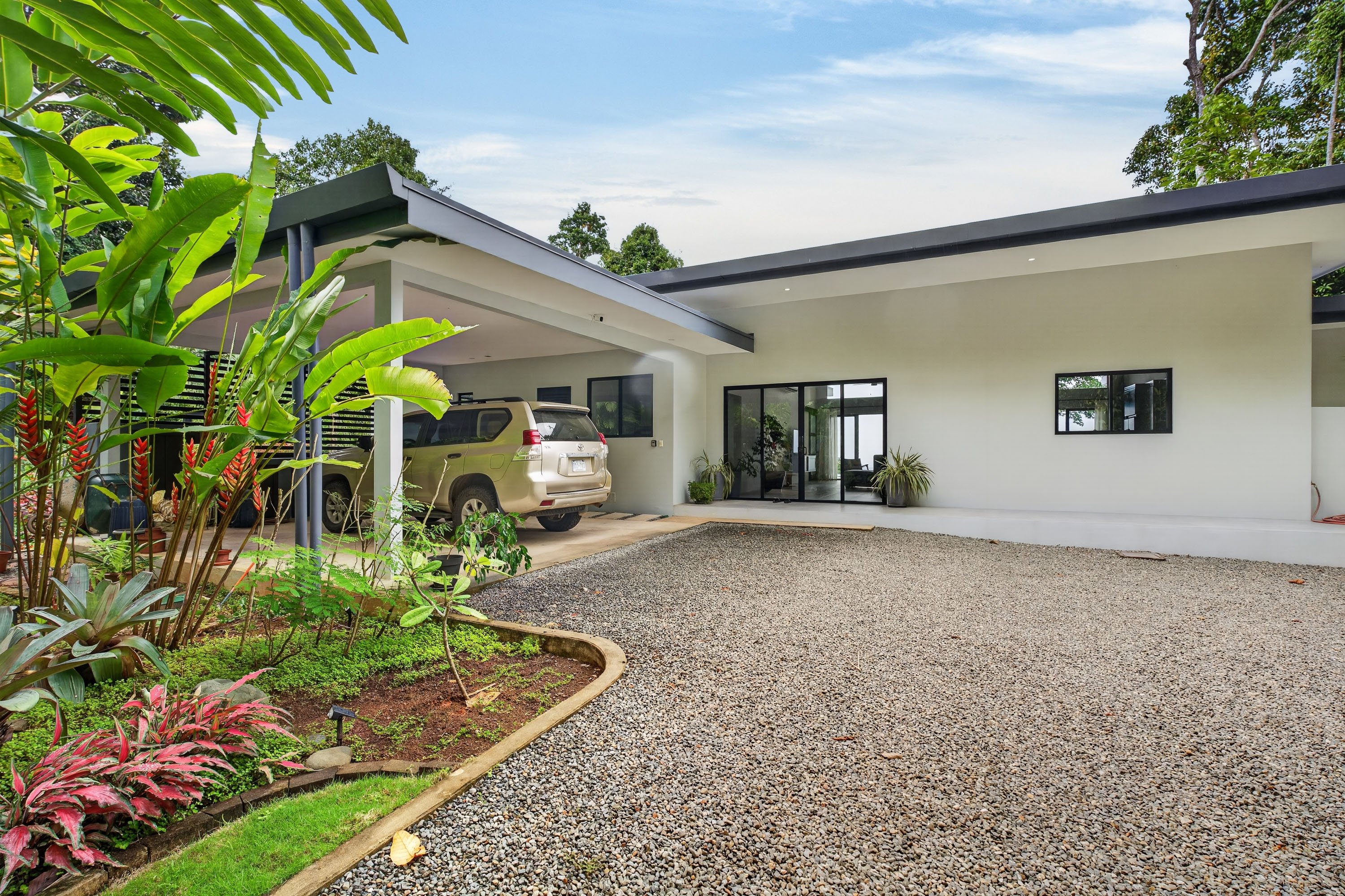 Ocean View Modern Estate (Casa Delphines) Above Quepos property photo 4