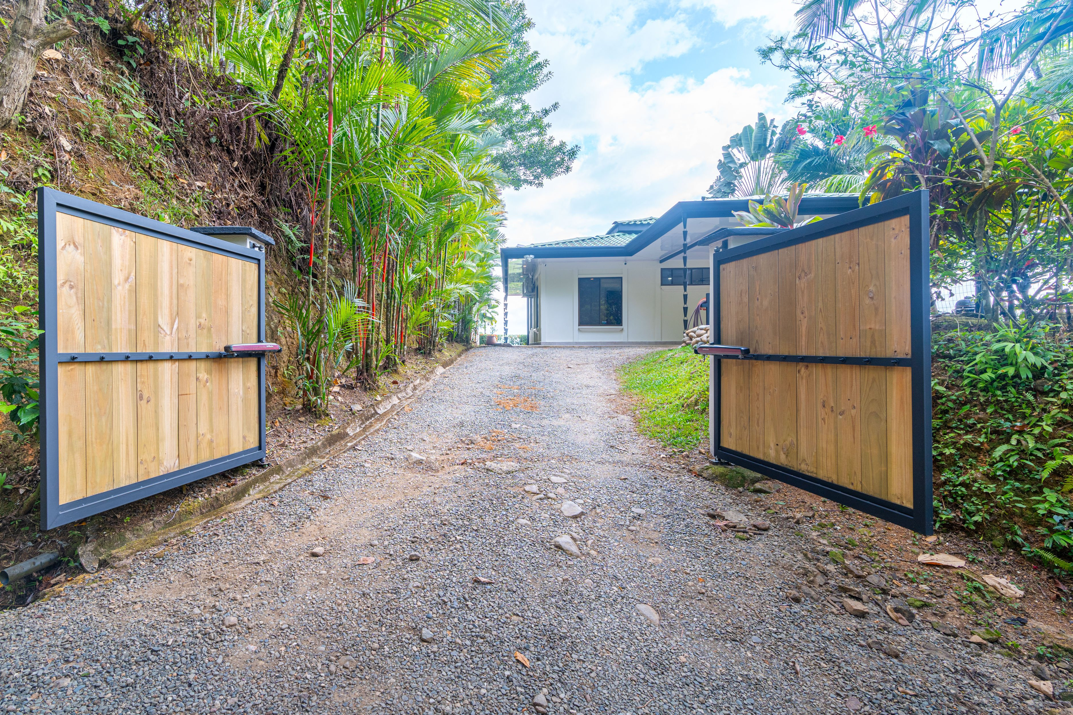 Turnkey Pool Home (Casa Iona) Above Ojochal property photo 4