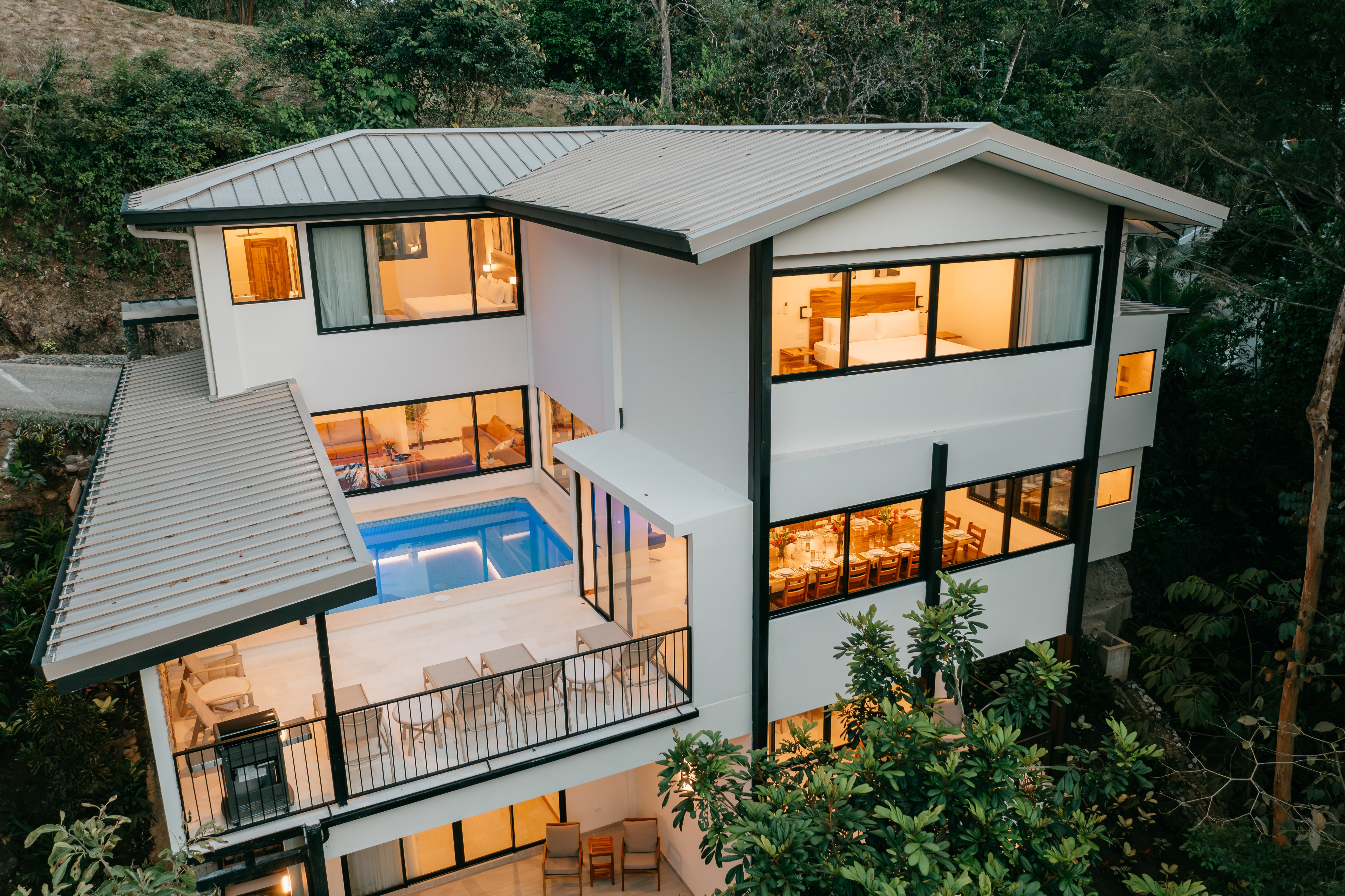 Turnkey 9-Suite Ocean View Estate in Manuel Antonio property photo 2