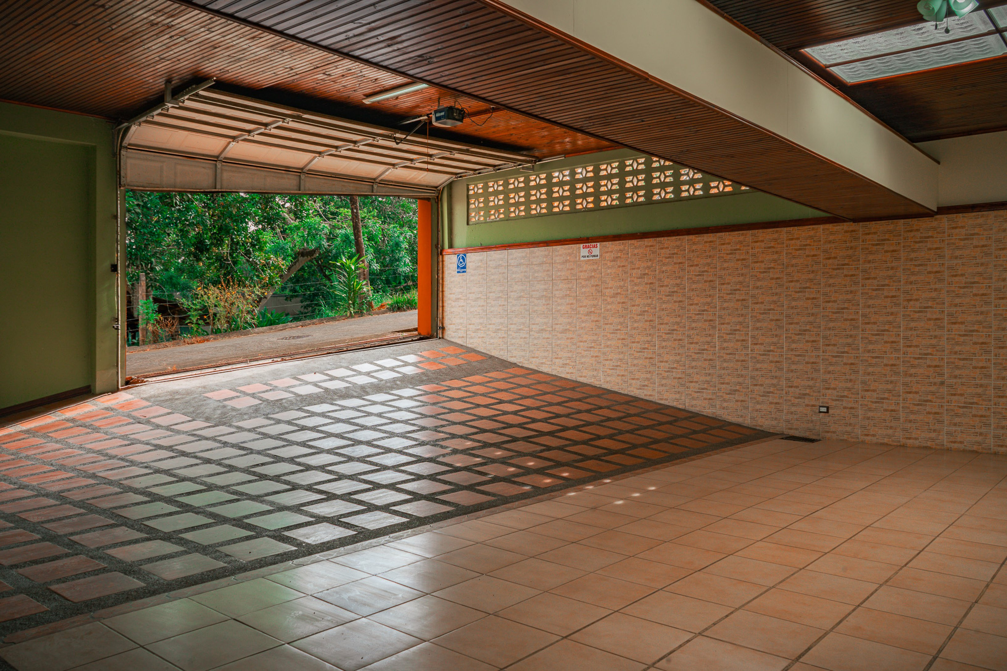Commercial Office Building in San Isidro de El General in Dominical, Costa Rica