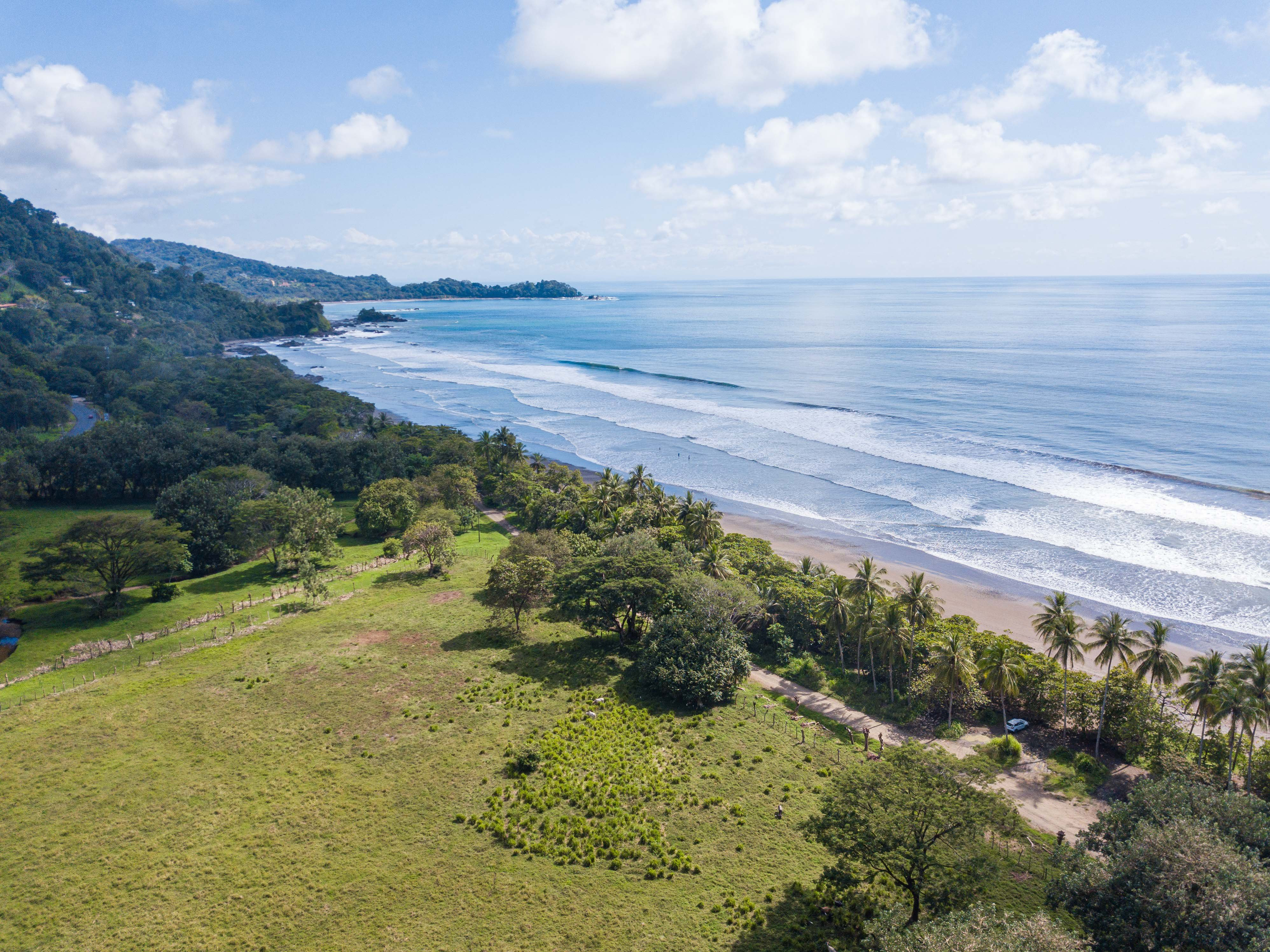 Beachfront 14-Room Hotel in Dominical property photo 3