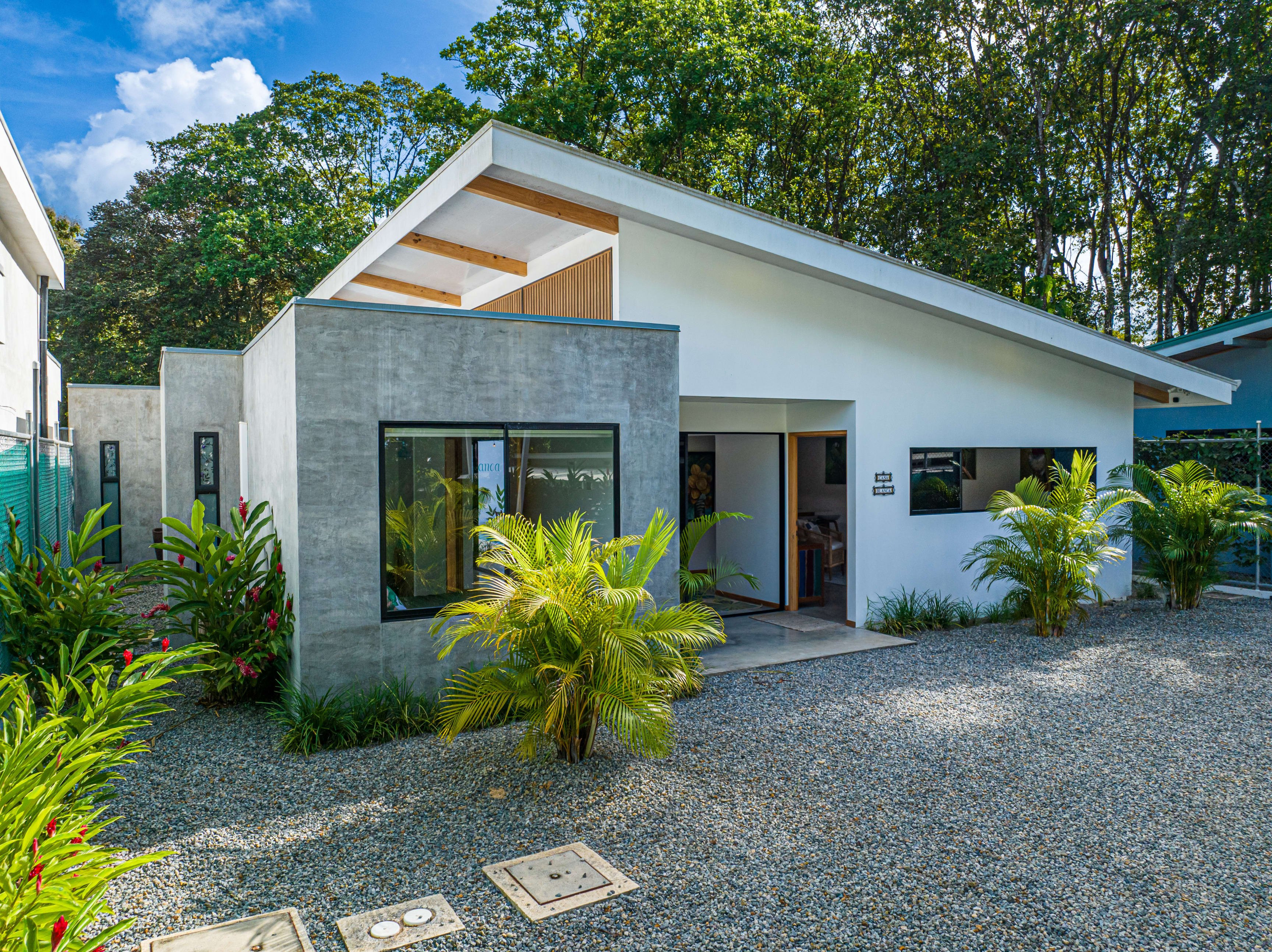 3-Bedroom Tropical Villa (Casa Blanca) in Uvita property photo 4