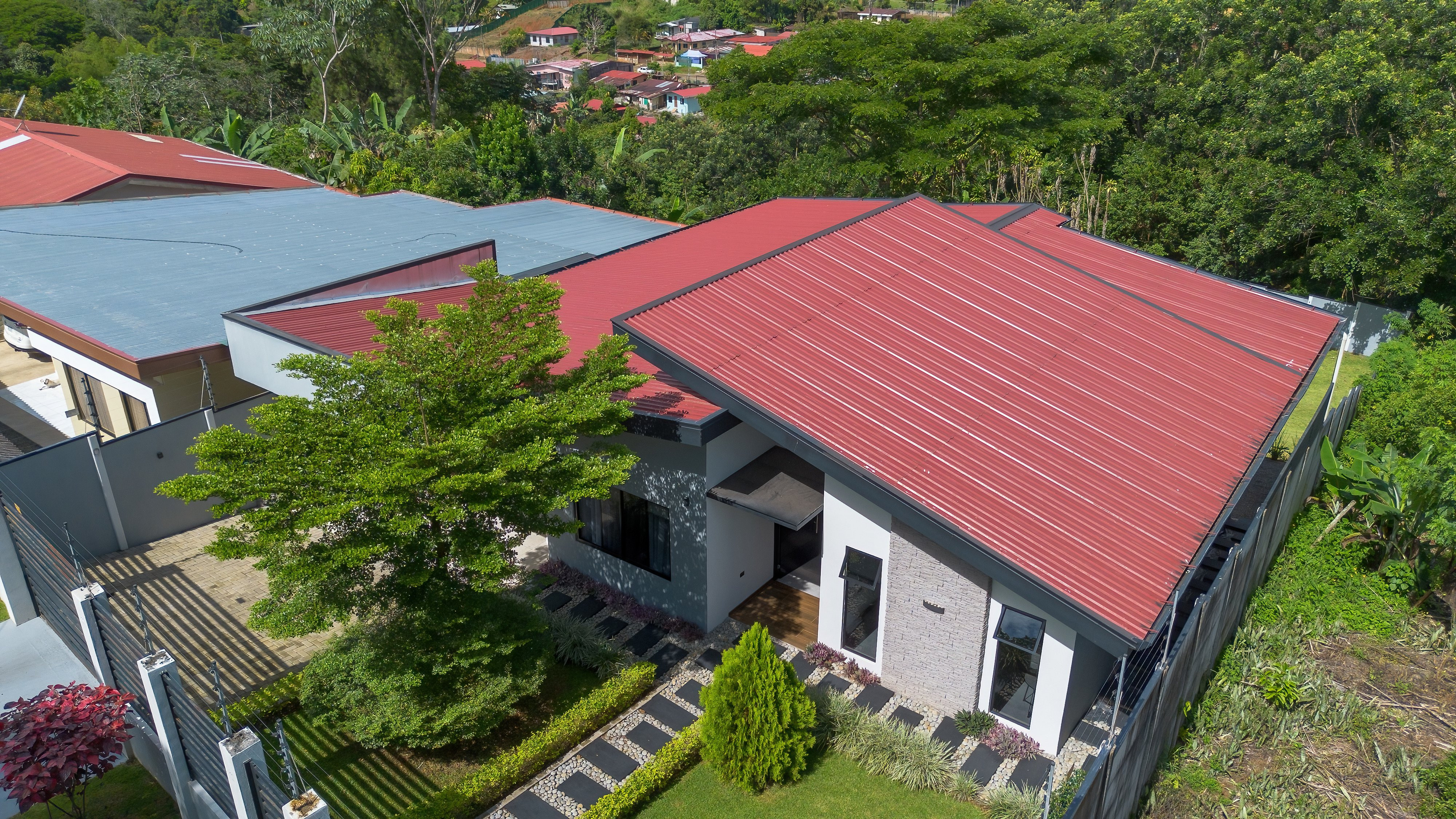 Modern Home Near San Isidro de El General property photo 3