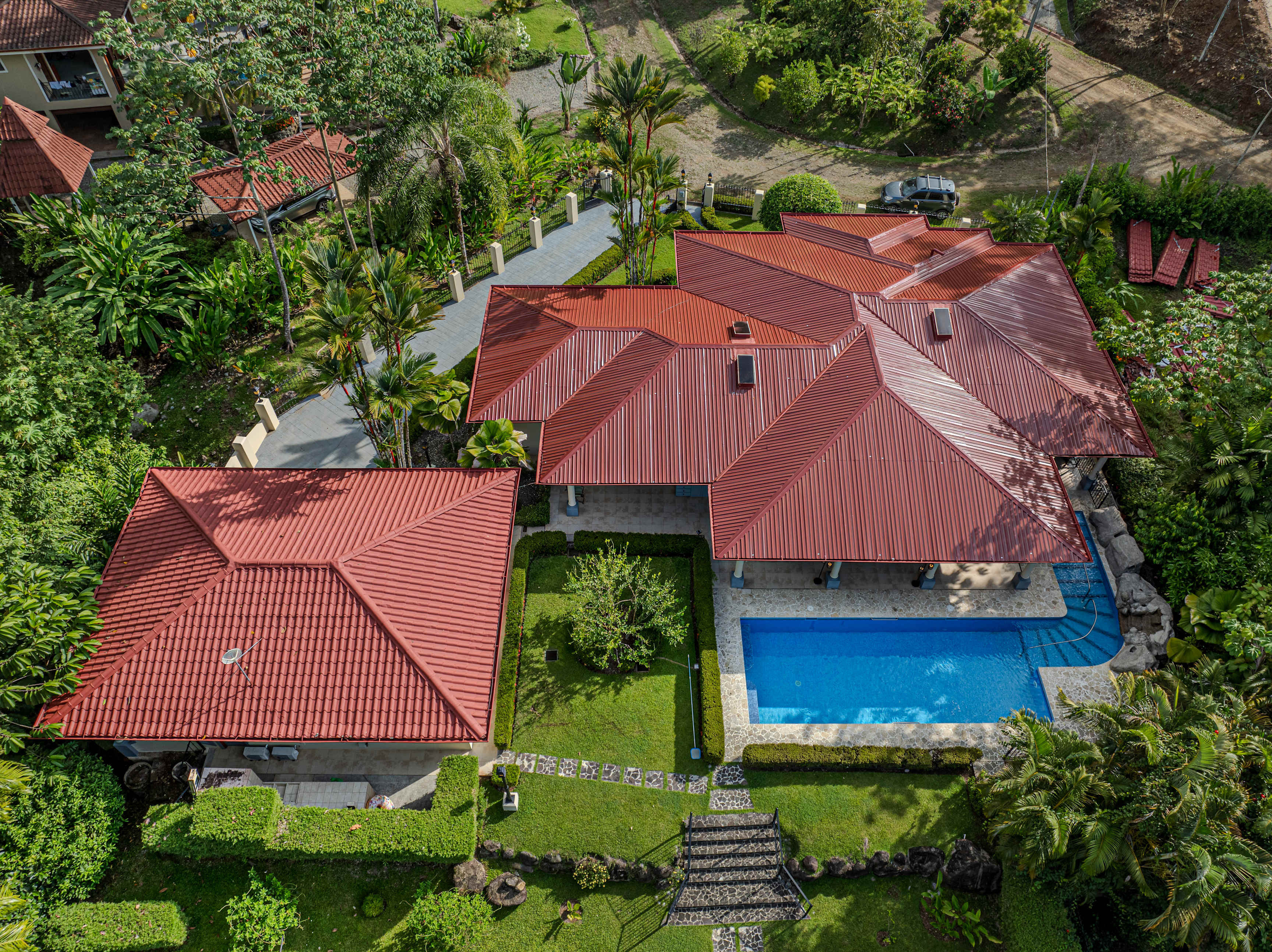 Estate with Private Casita in Ojochal | 4 Bed / 3.5 Bath