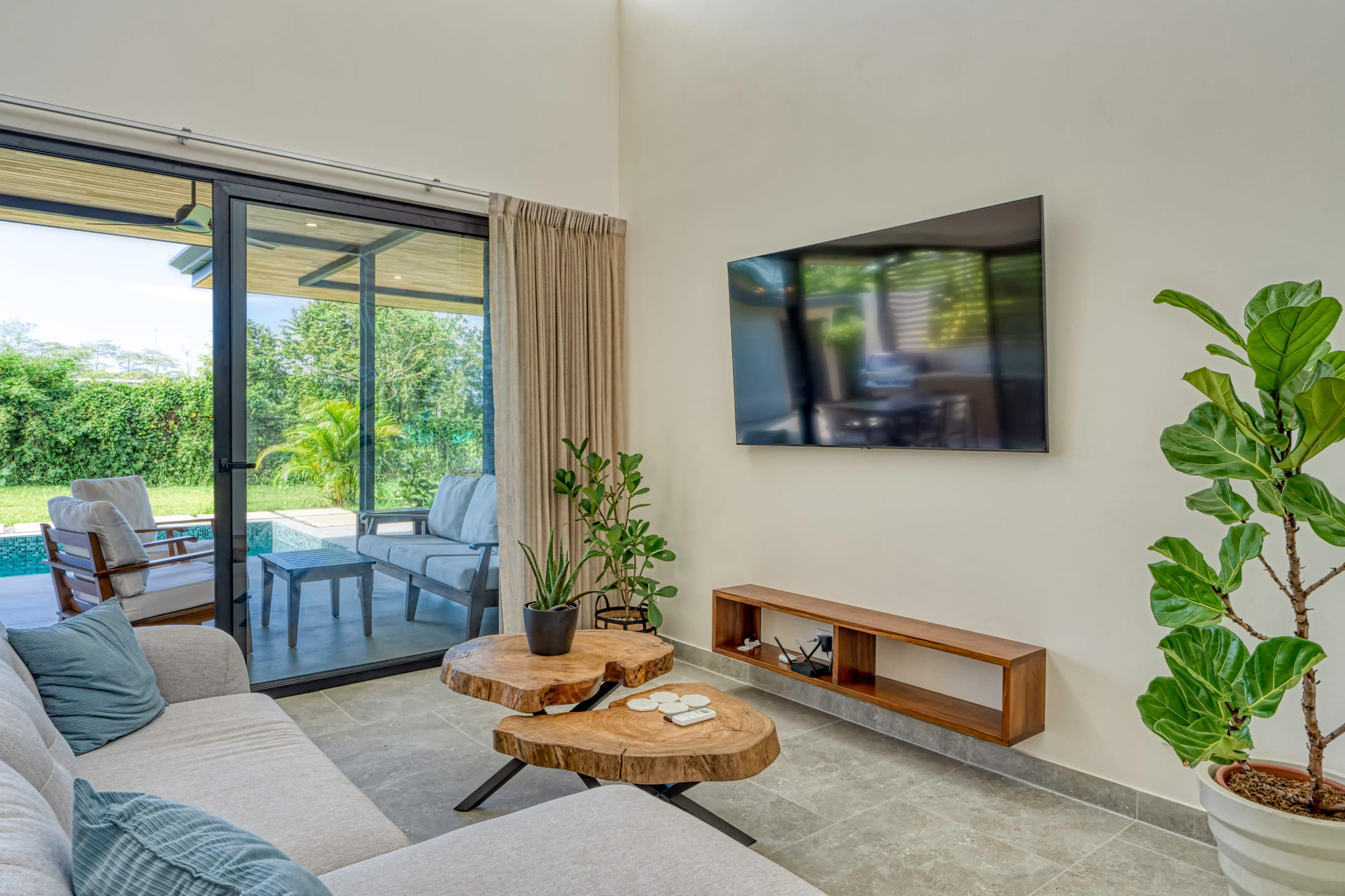 Luxury Beach Home in Uvita property photo 3