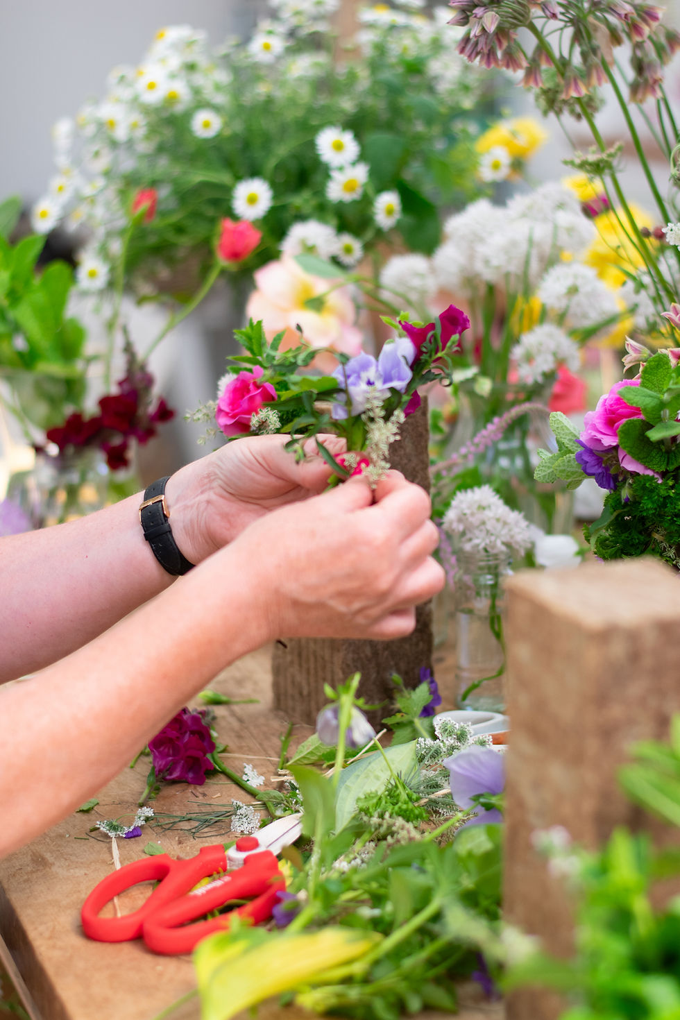 Creating cake flowers