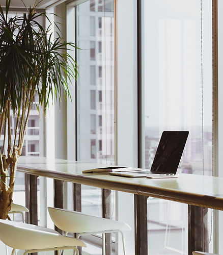 Bureau avec baie vitrée dans un bureau