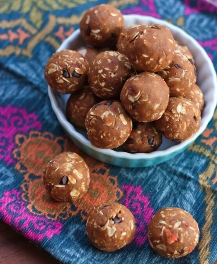 Peanut Butter & Berries Energy Balls