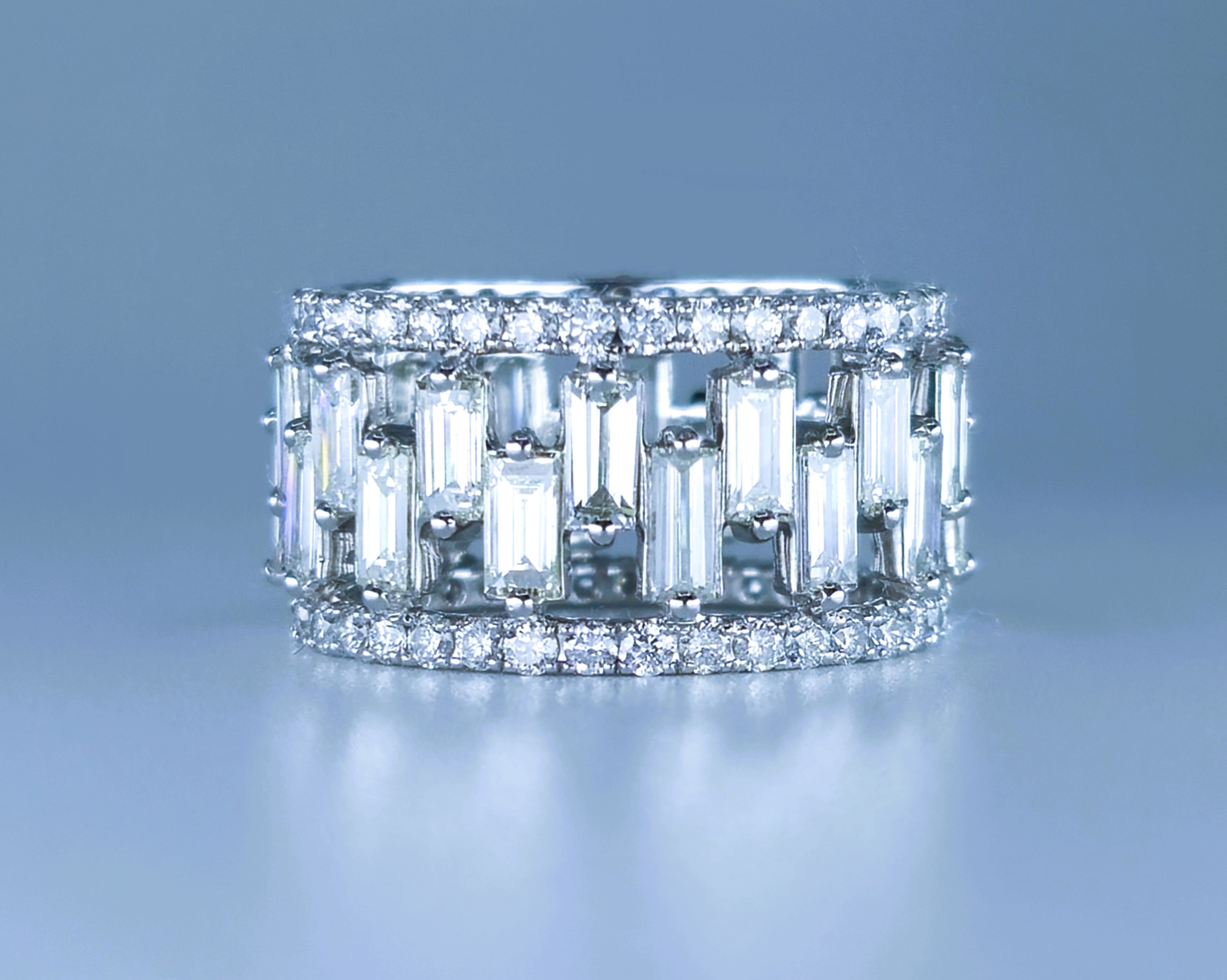 Emerald & Round Cut Diamonds, 4.8 tcw, Unique Open Design Band