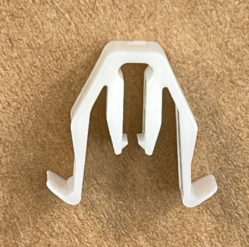 67272 GM Grille Clip 5482087, pack of 100 pcs