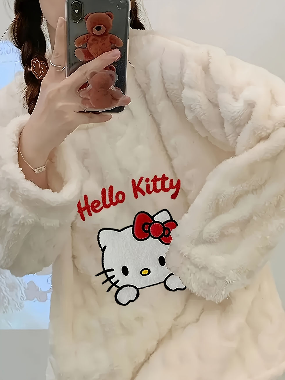 Miniature : Ensemble pyjama Hello Kitty pour femme - Joli motif brodé, polaire douce
