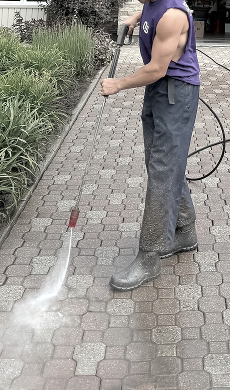 Option Surface, c’est deux jeunes passionnés qui offrent un service d’aménagement extérieur honnête, soigné et sans tracas. C