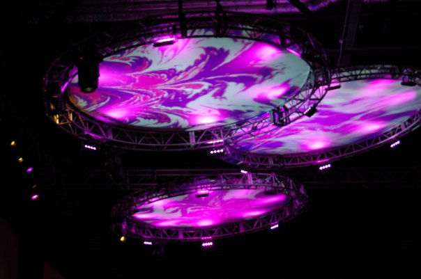 Scenic Projection on Round Truss