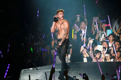 JUSTIN BIEBER
