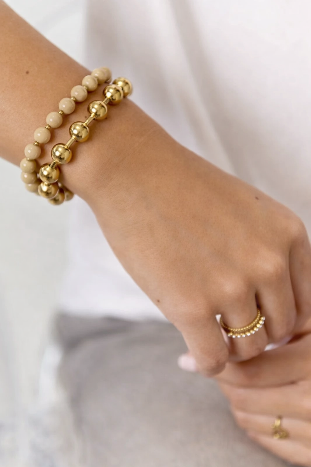 💫 Dubbele kralenarmband – goud & kaki