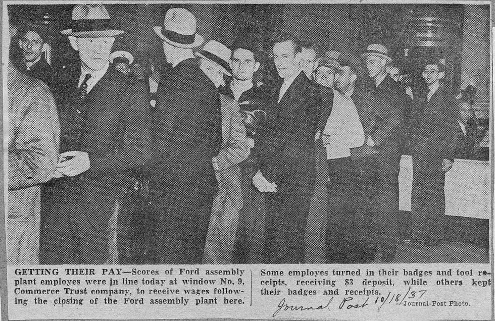 Ford assembly plant employees lined up at Commerce Trust’s Window No. 9 to receive pay, in the Kansas City Journal-Post clipping “Getting Their Pay,” October 18, 1937.
