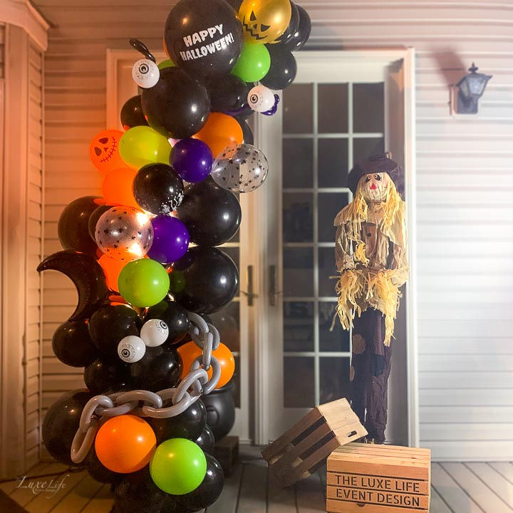 "Spooky" Halloween Balloon Garland