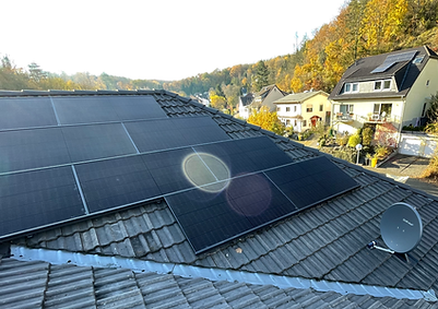 Dach mit Solaranlage