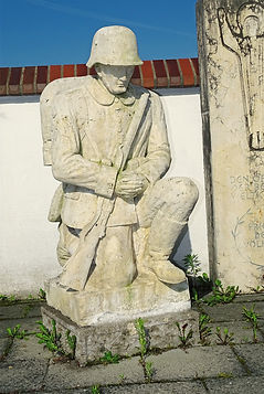 Statue - Betender Soldate