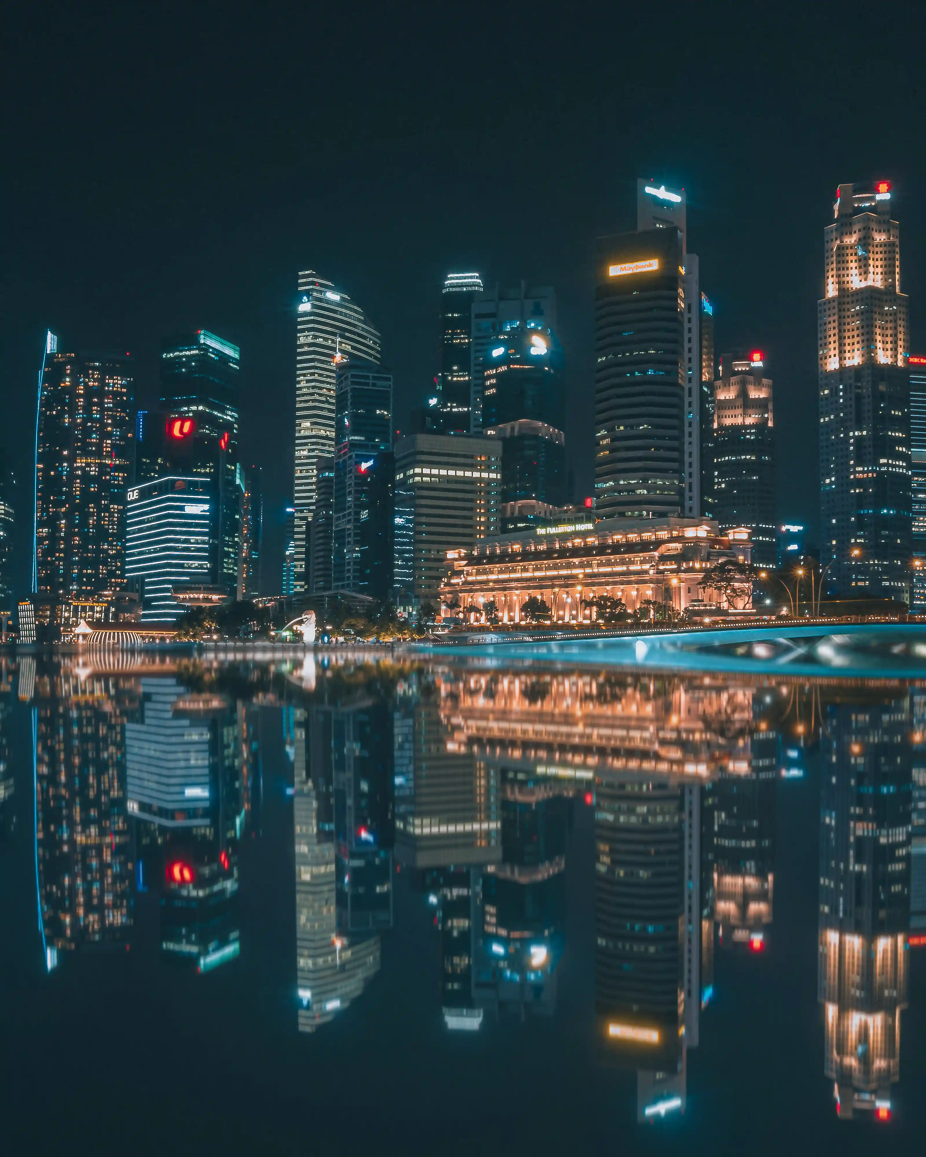 Singapore-CBD-Reflection.webp